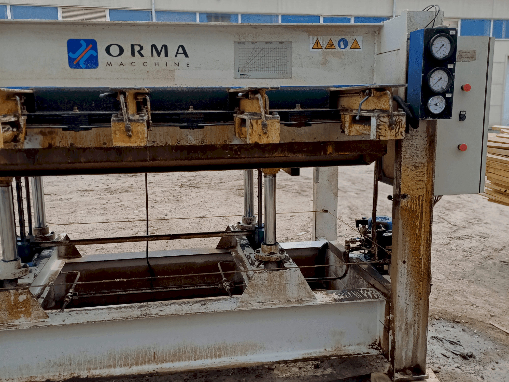 Vue de face de la machine ORMA NPC/L