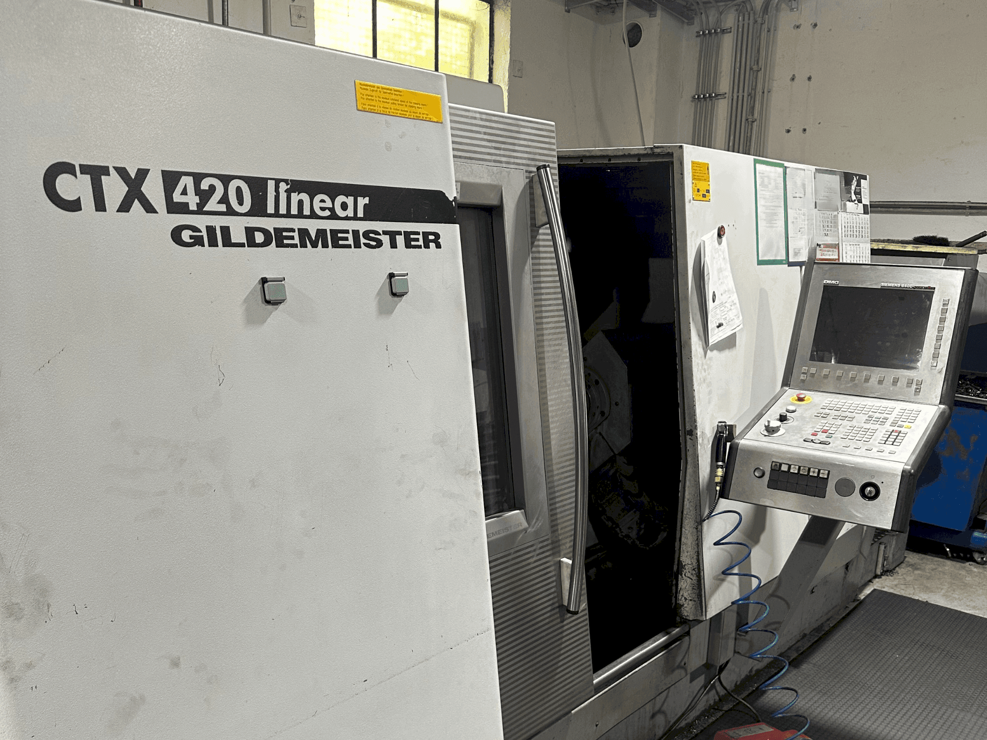 Vue de face de la machine DMG CTX 420 Linear V6