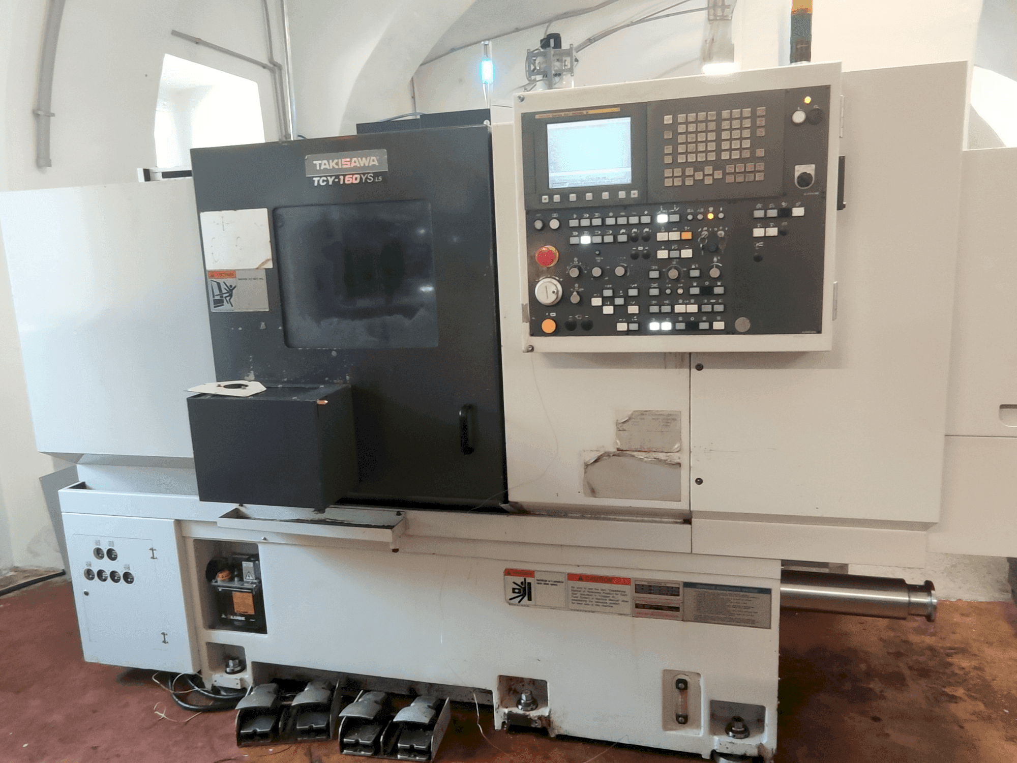 Vue de face de la machine Takisawa TCY-160YS L5