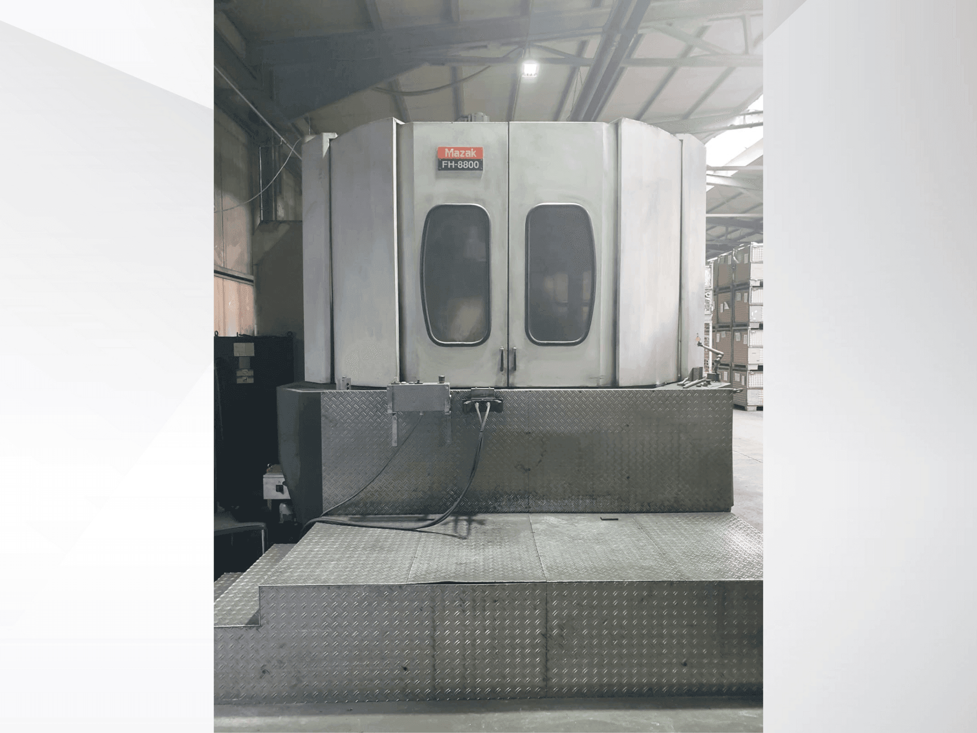 Vue de face de la machine Mazak FH 8800