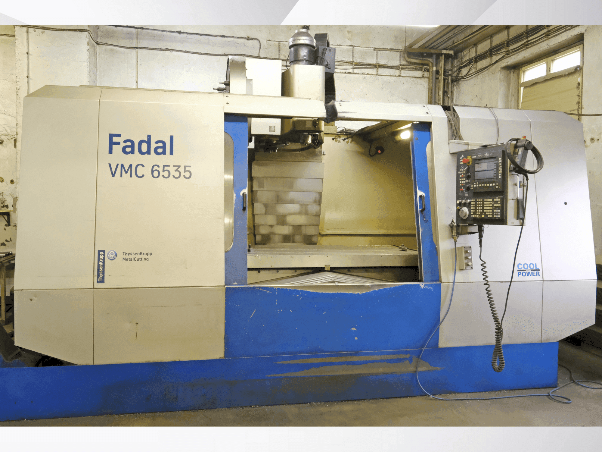 Vue de face de la machine FADAL VMC 6535 HT
