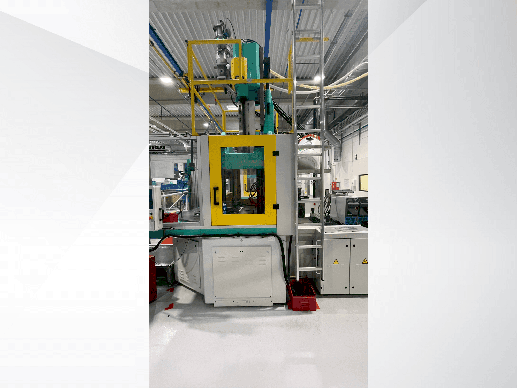 Vue de face de la machine Arburg Allrounder 1500 T 2000-400