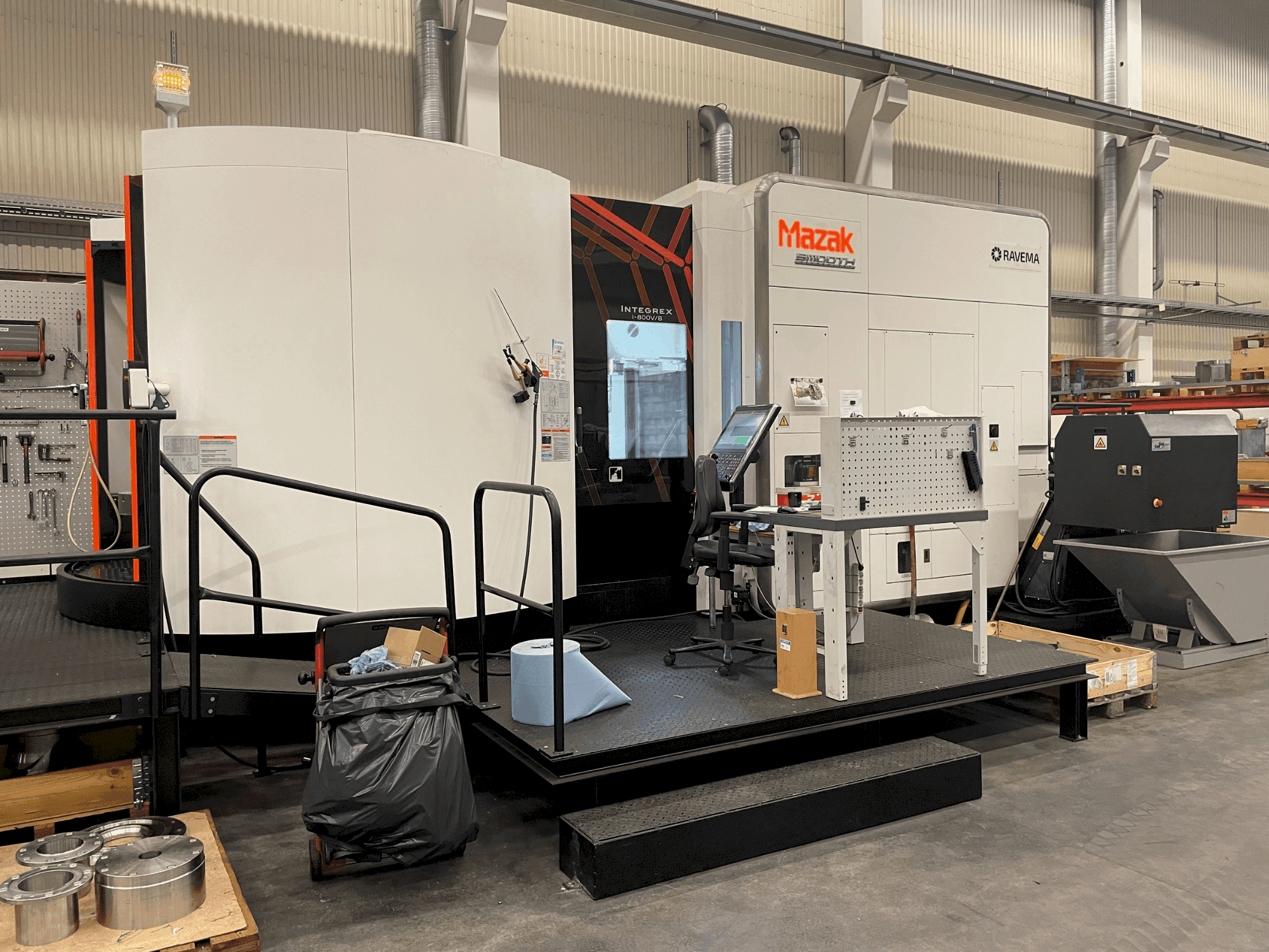 Vue de face de la machine Mazak INTEGREX i-800V/8