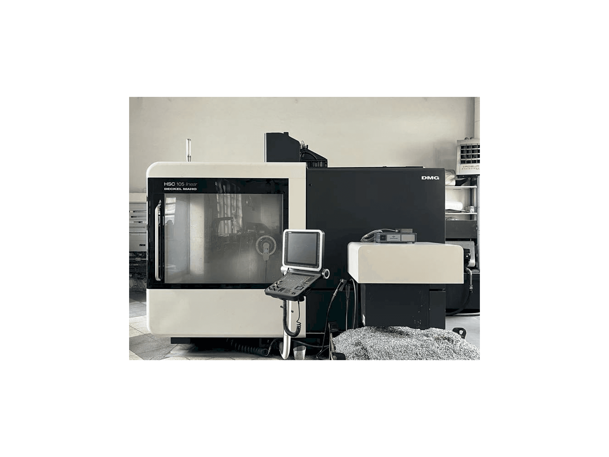 Vue de face de la machine DMG HSC 105 linear