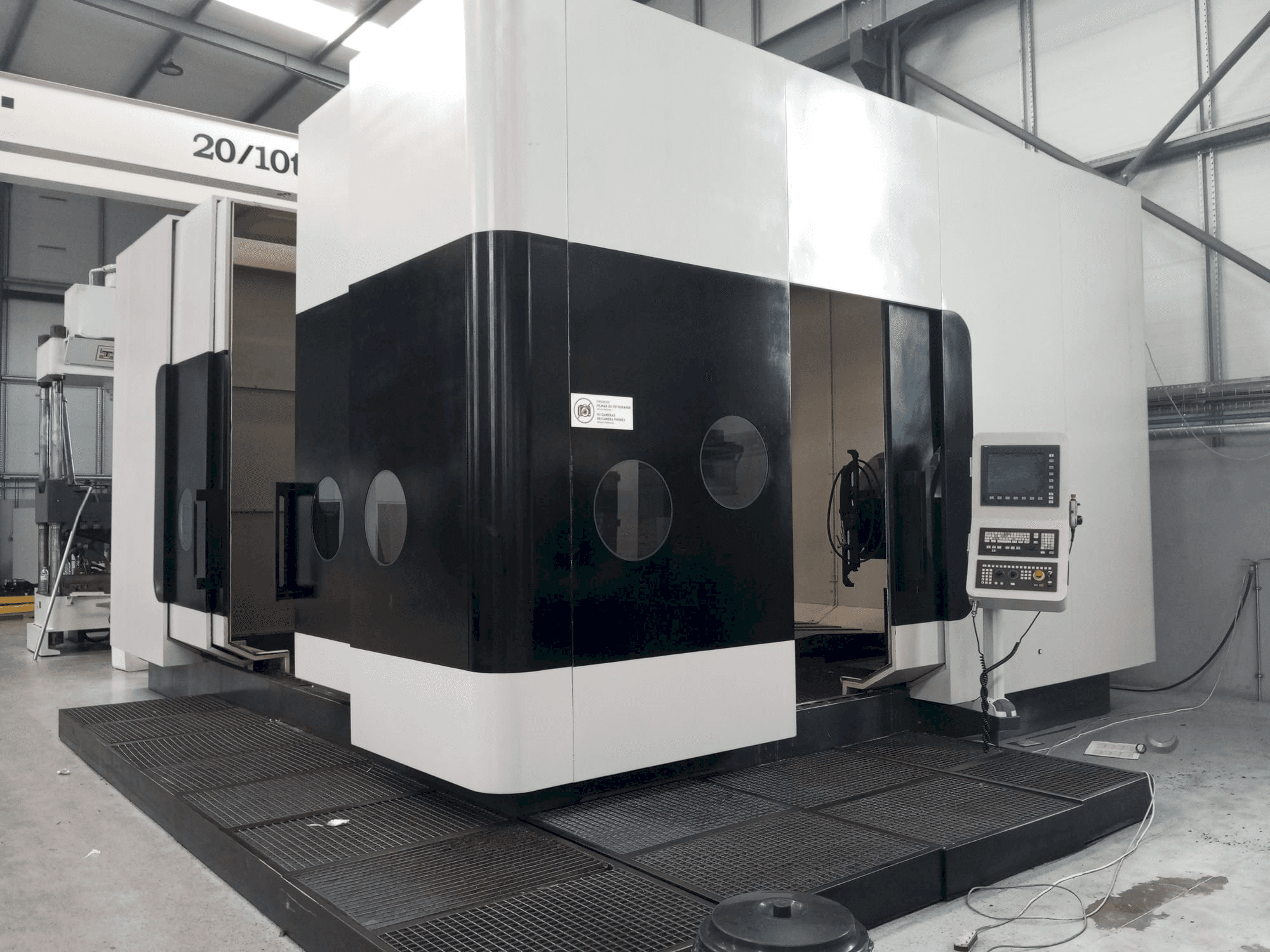 Vue de face de la machine CHETO 3000