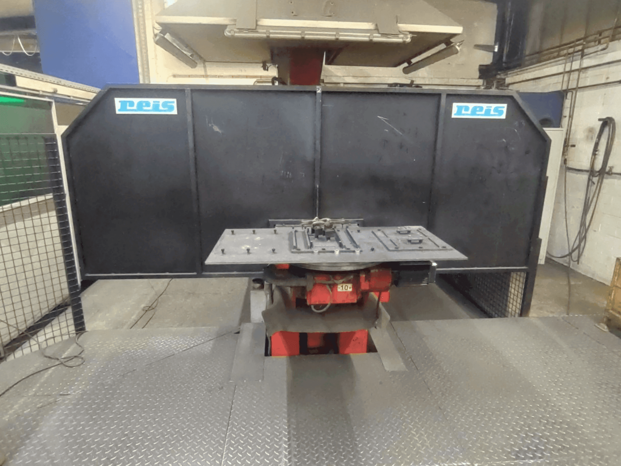 Vue de face de la machine Reis Robotics Robot System - RDT 40 / SRV 6 / RDT 40