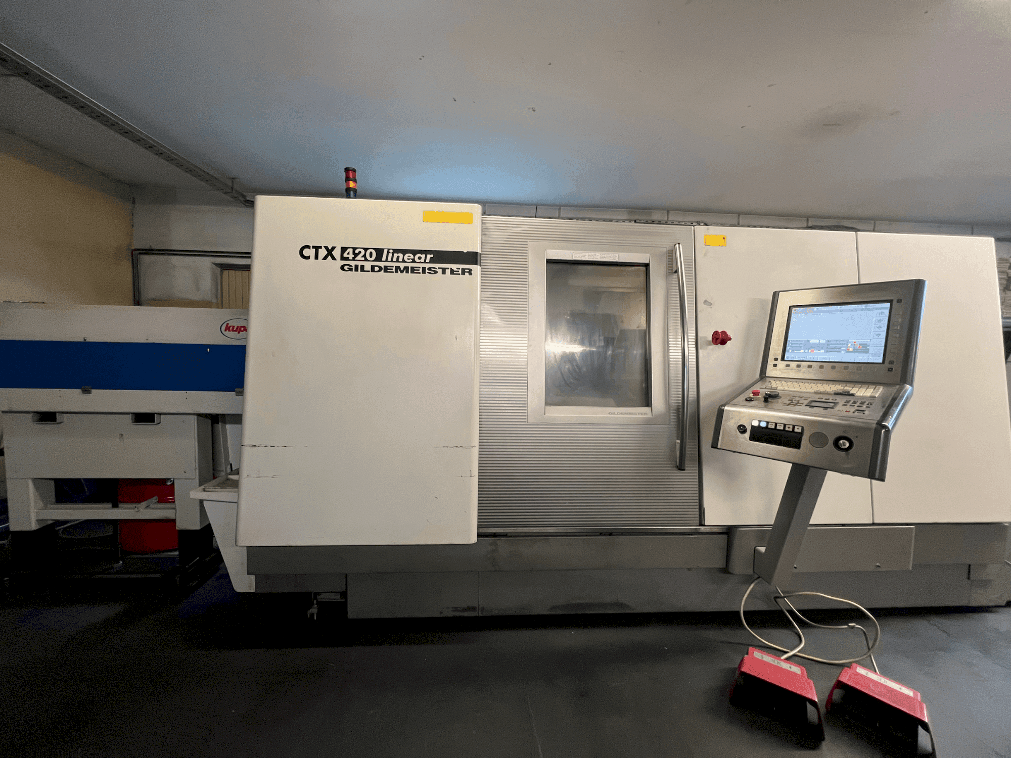 Vue de face de la machine Gildemeister CTX 420 linear