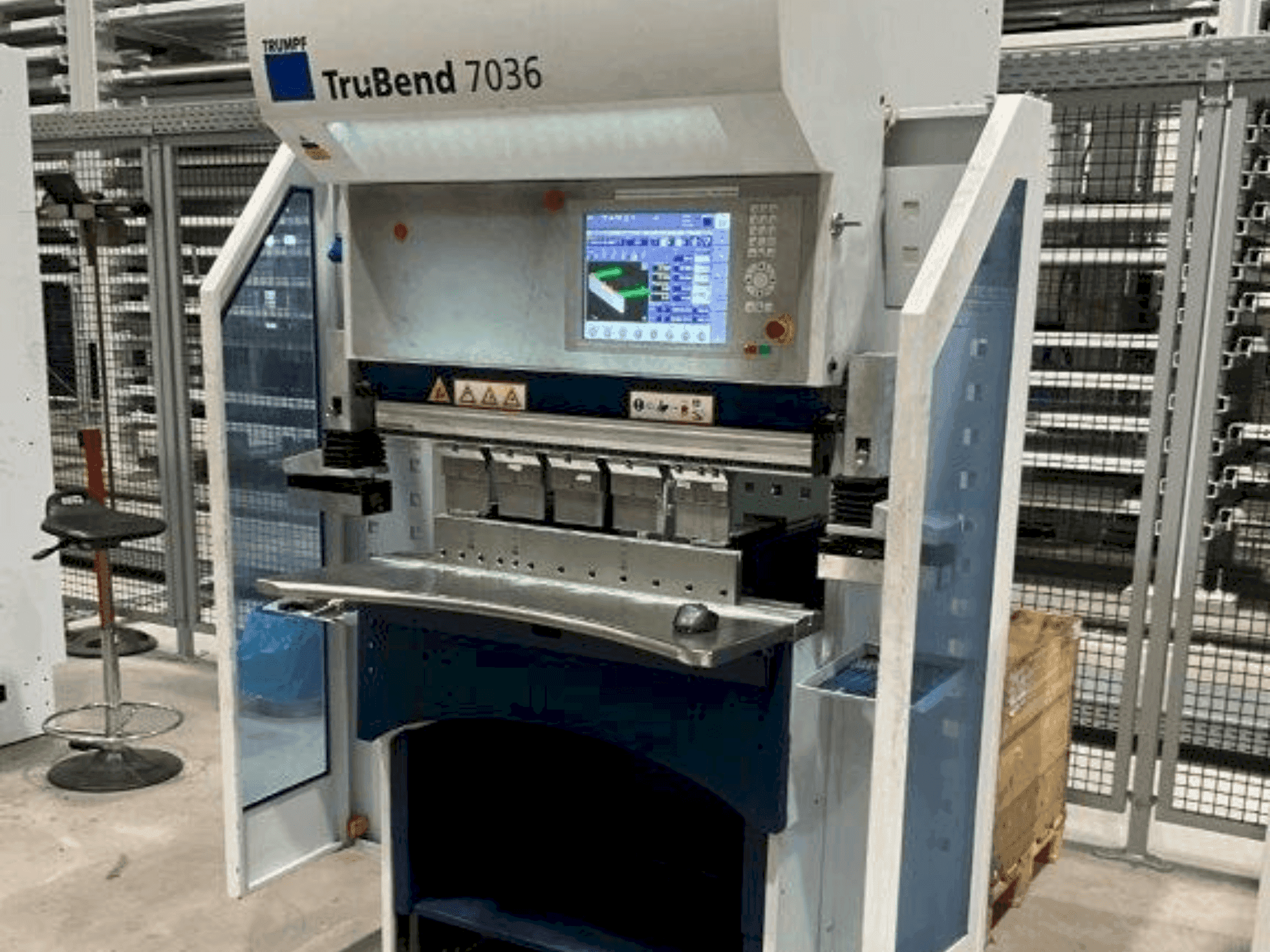 Vue de face de la machine TRUMPF TruBend 7036