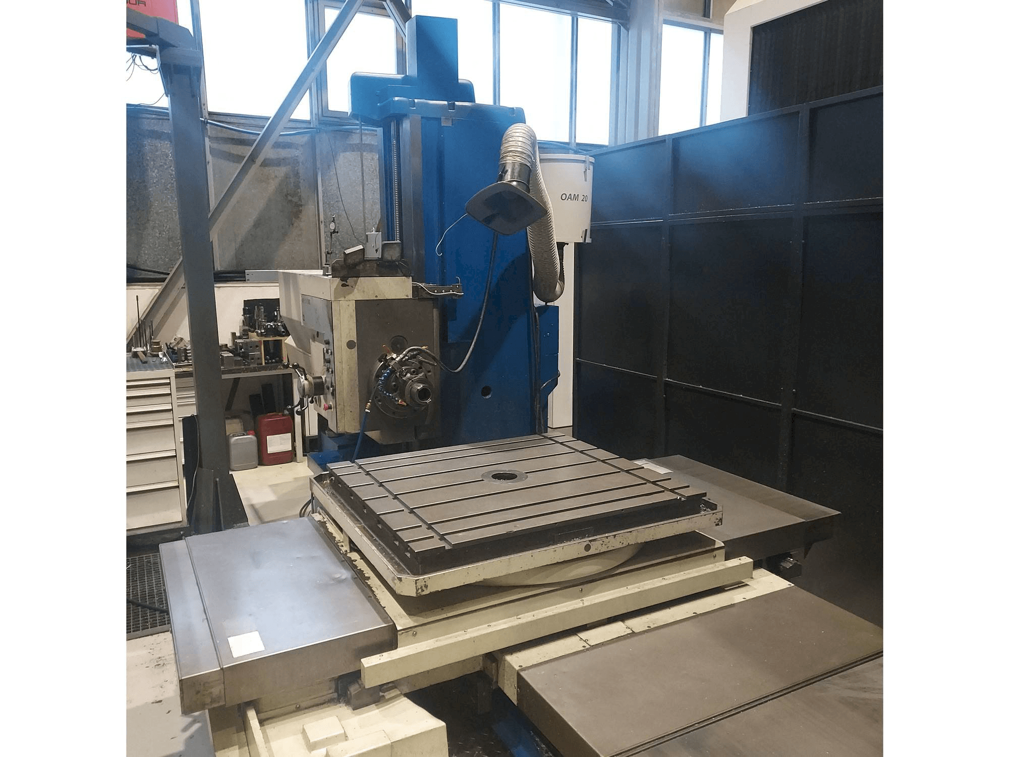 Vue de face de la machine TOS WH 10 CNC