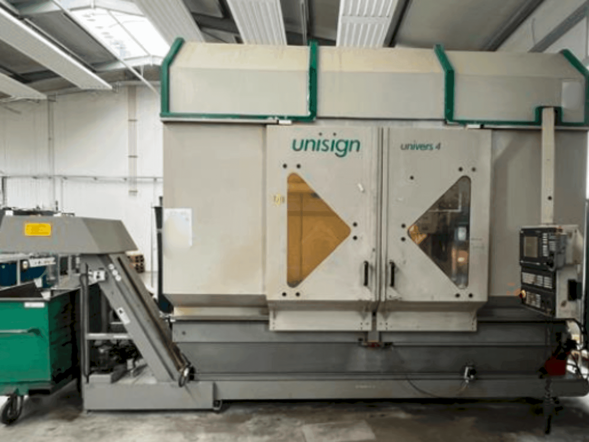Vue de face de la machine Unisign Univers 4