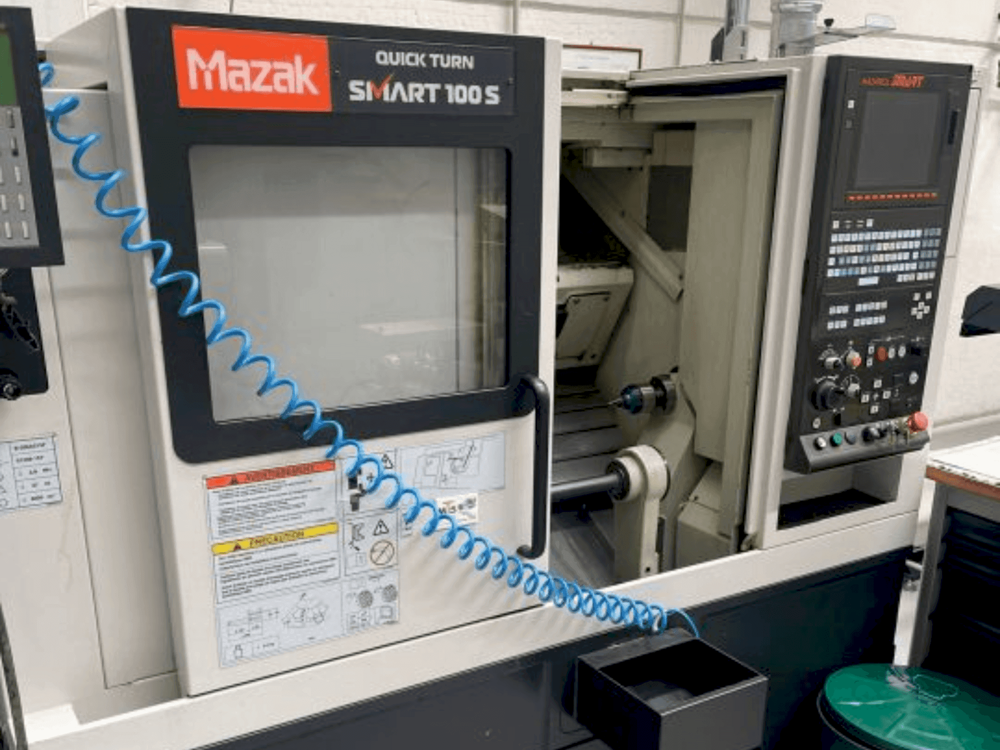 Vue de face de la machine Mazak QT SMART-100