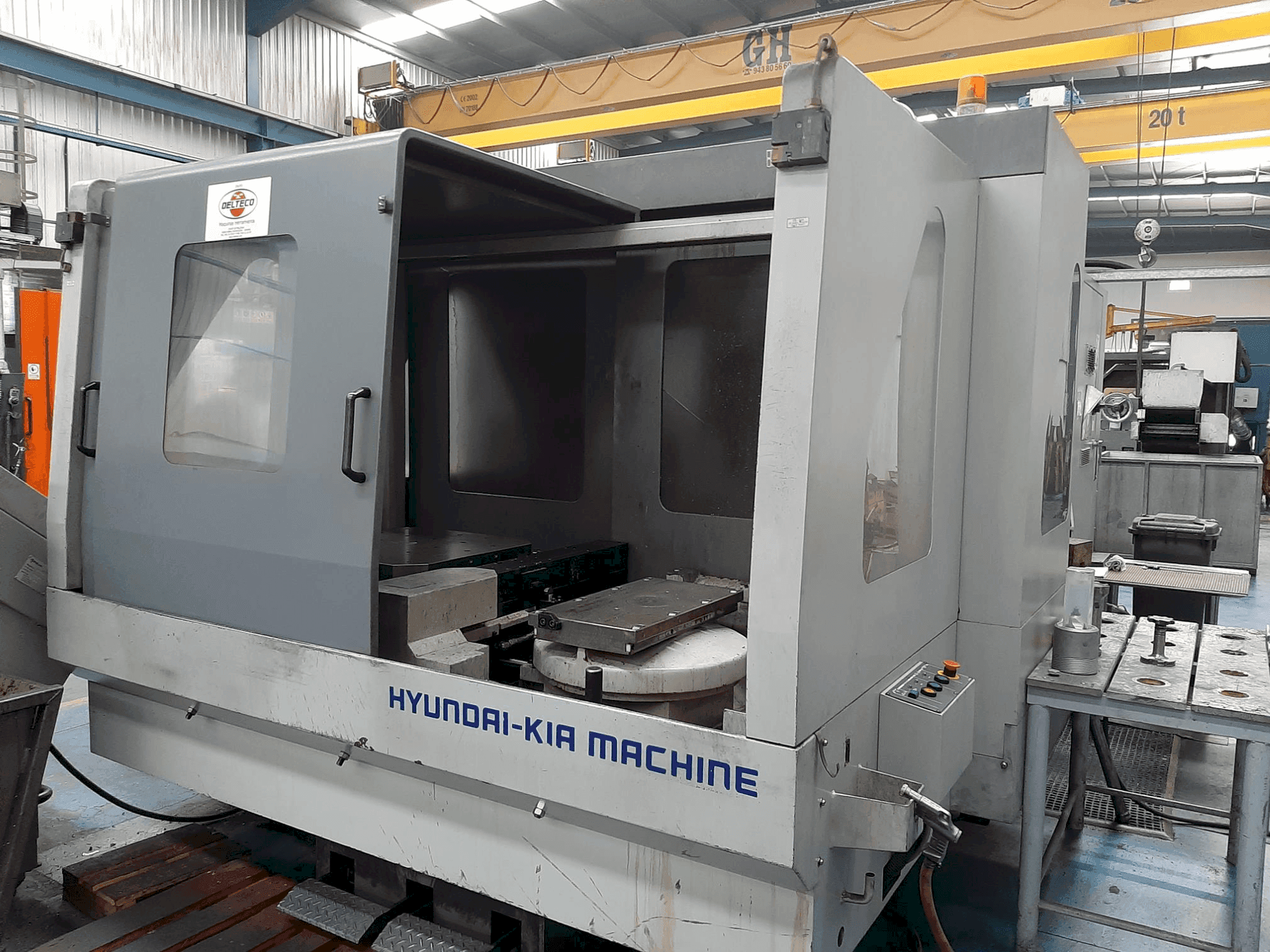 Vue de face de la machine Hyundai KH-63G