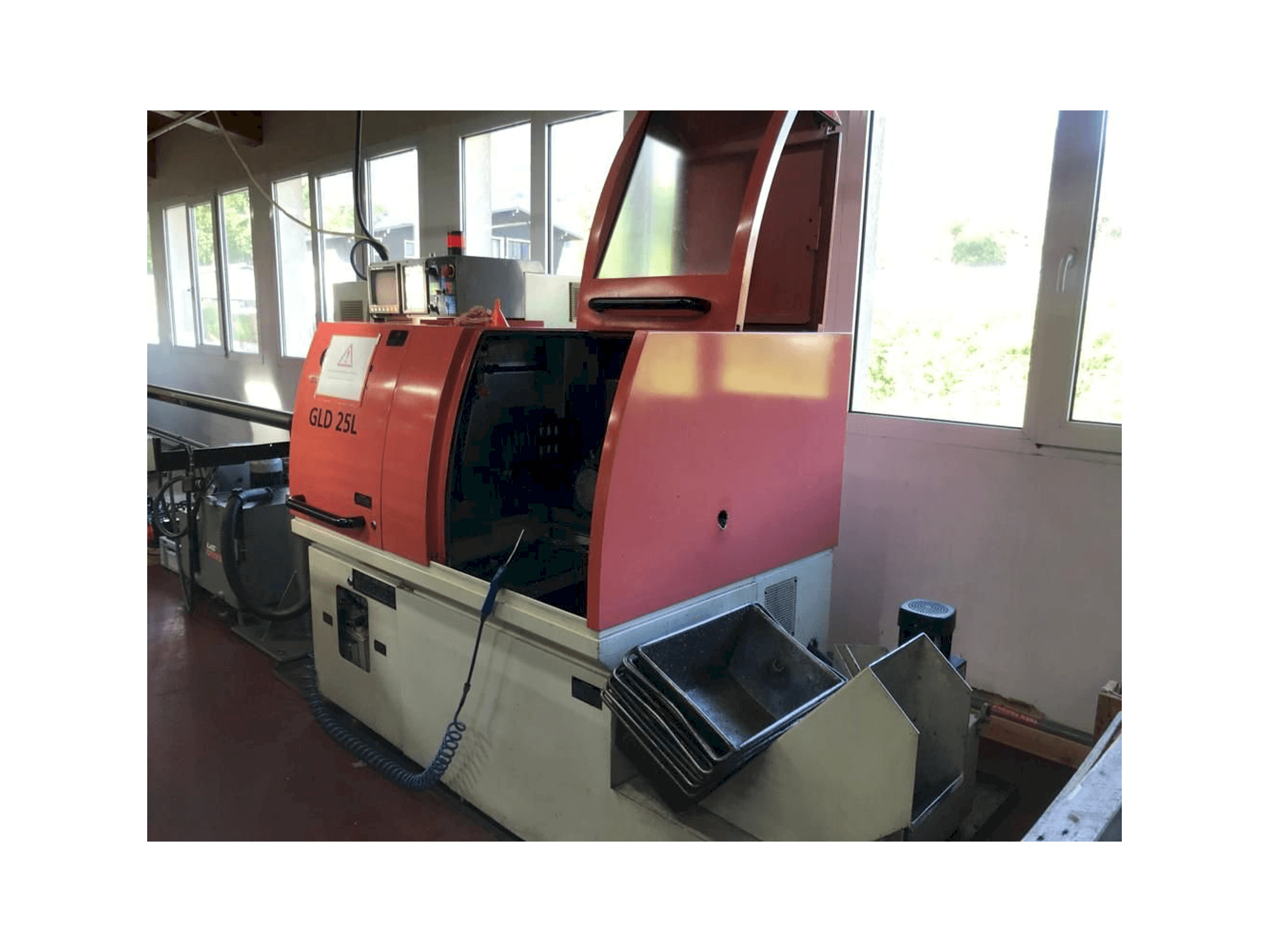 Vue de face de la machine Gildemeister GLD 25L