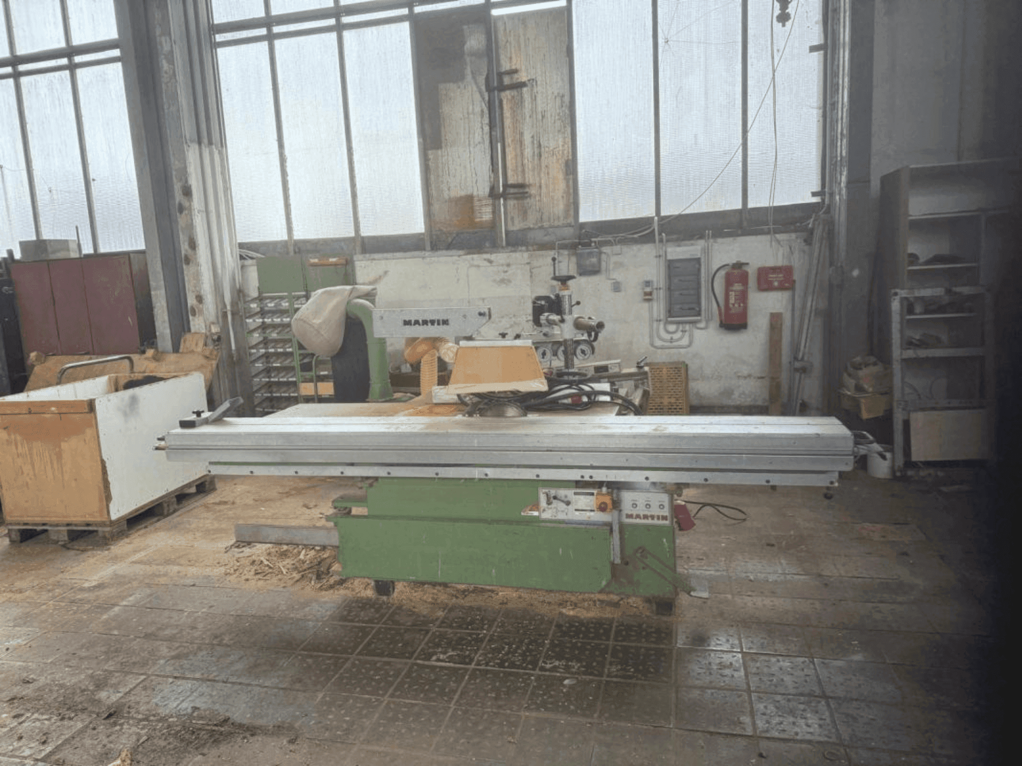 Vue de face de la machine Martin T72