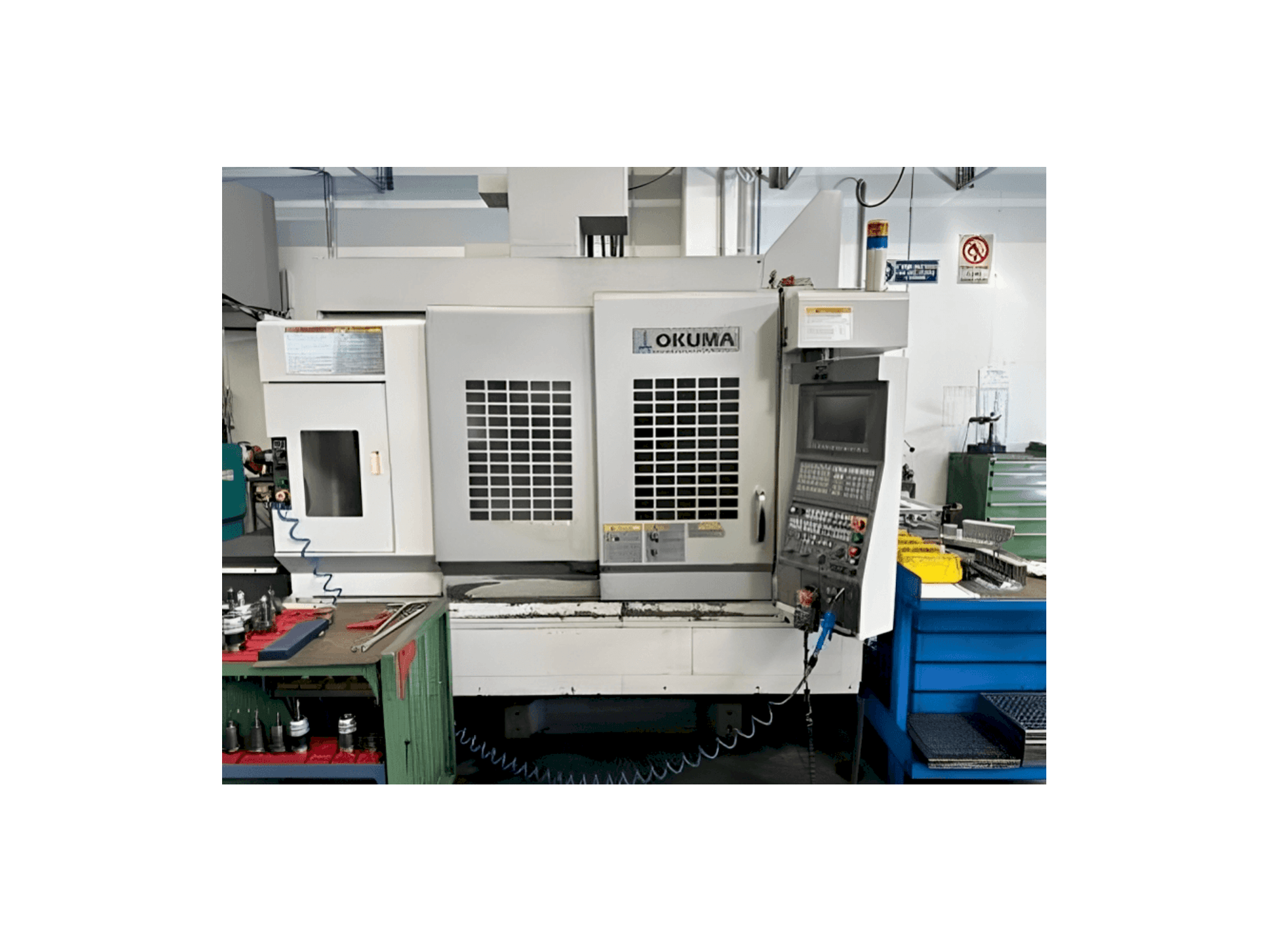 Vue de face de la machine Okuma MB 56-VA