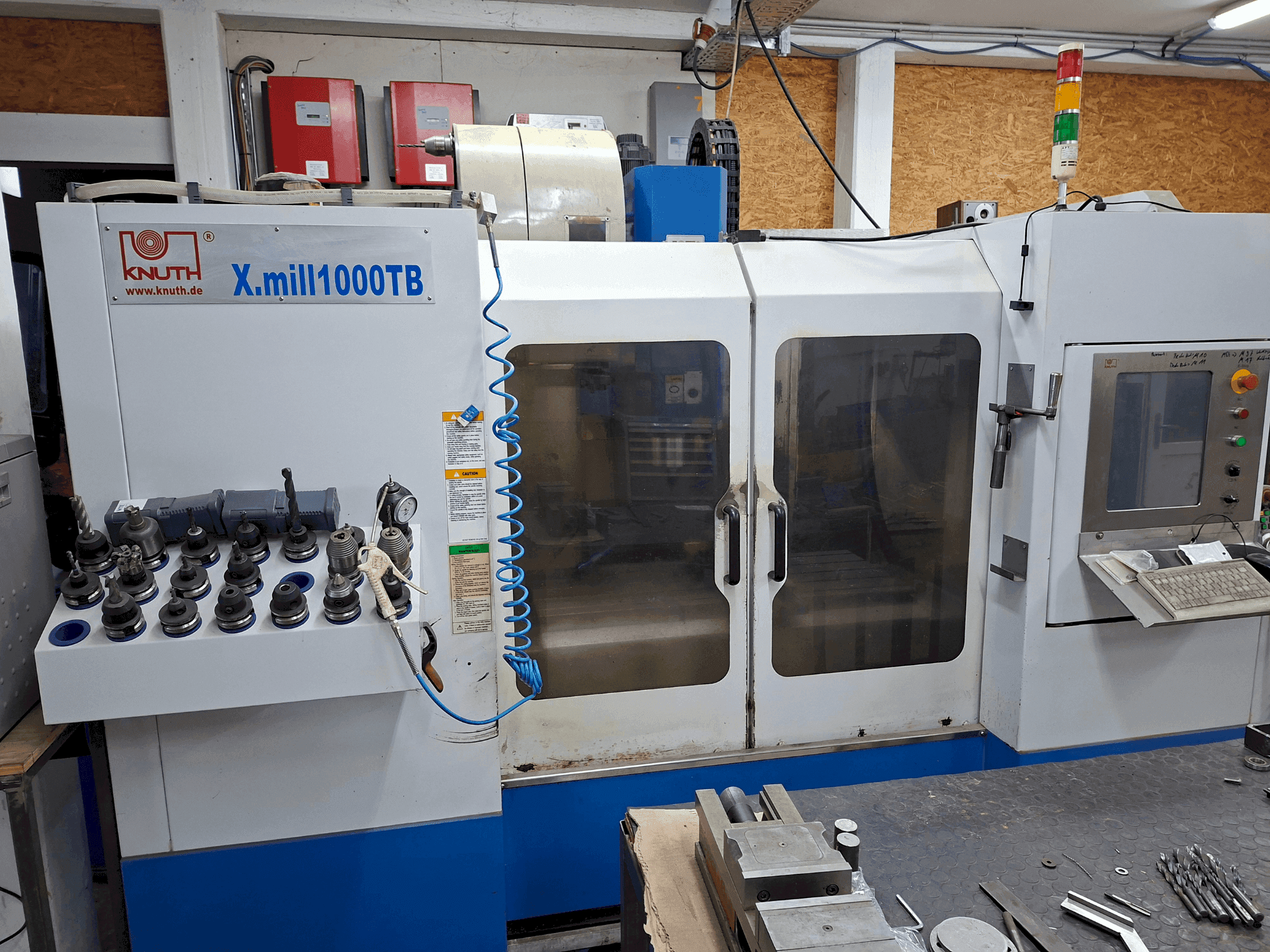 Vue de face de la machine KNUTH XMill 1000 TB