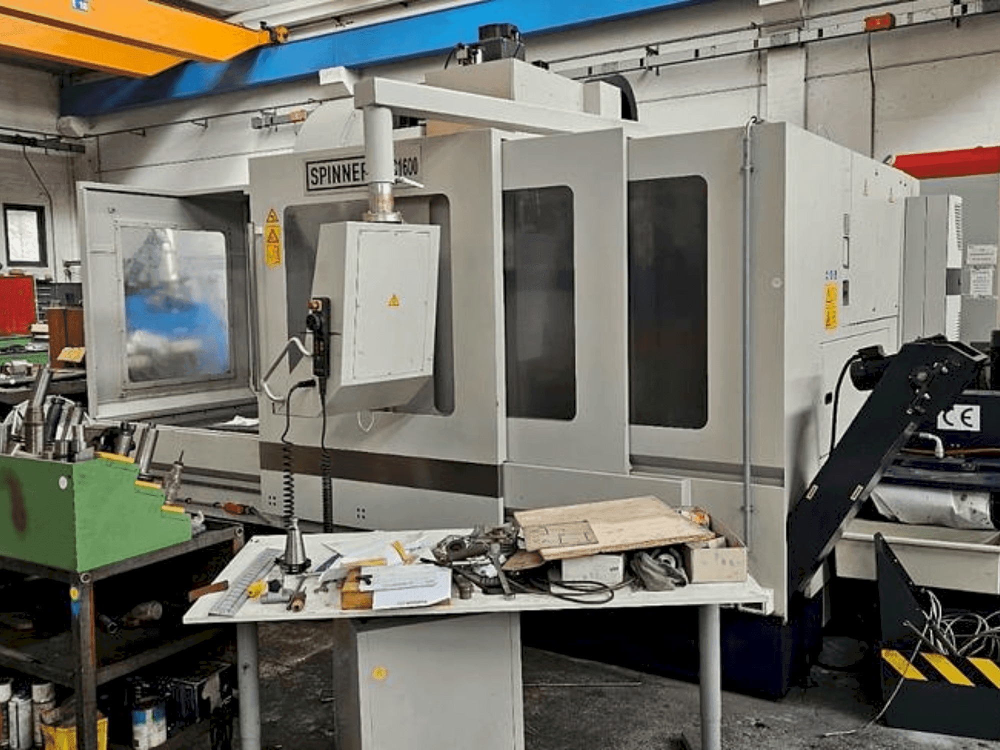 Vue de face de la machine SPINNER MVC 1600-N