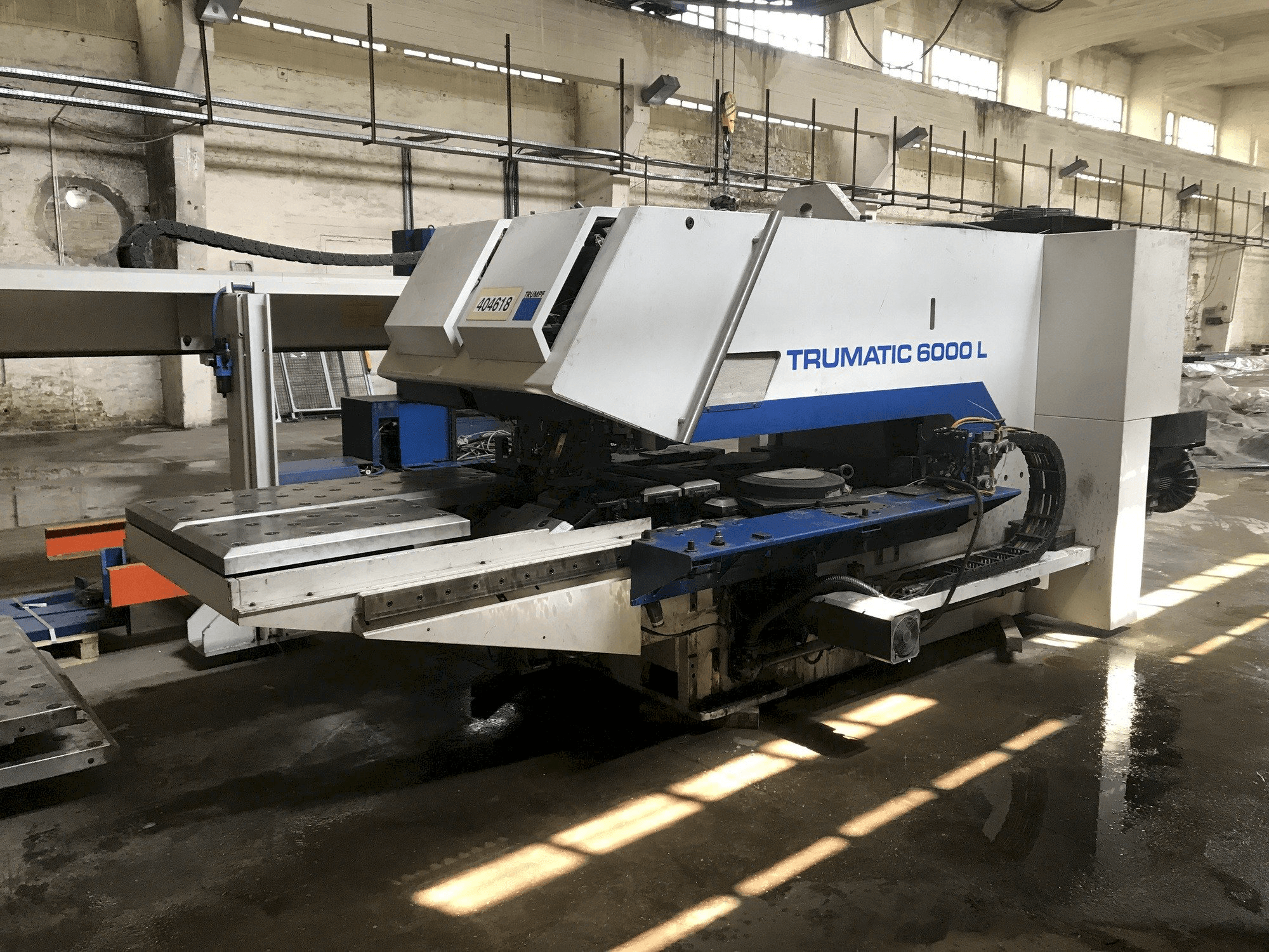 Front view of Trumpf TRUMATIC 6000 L (2002) machine