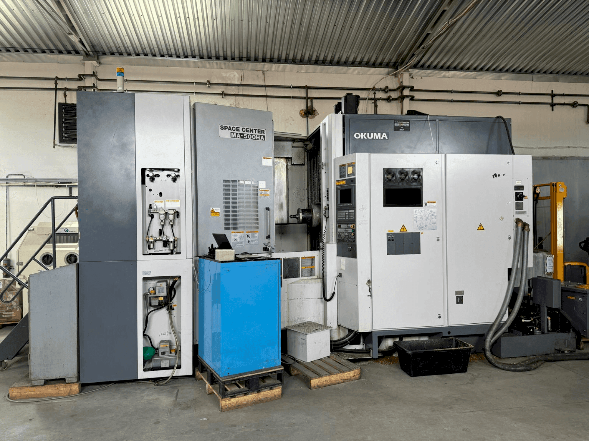 Vue de face de la machine Okuma MA-500HA