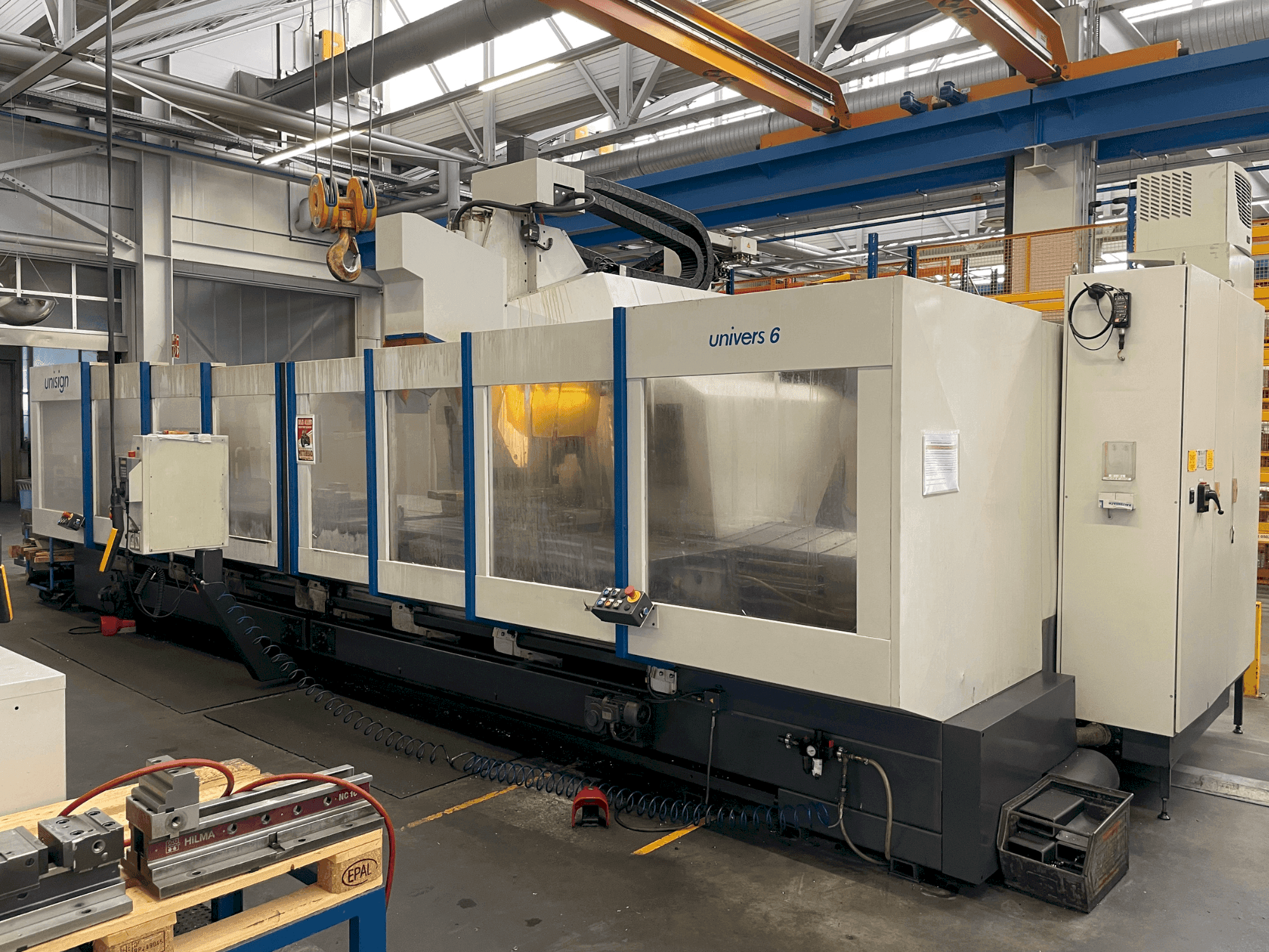 Vue de face de la machine Unisign UNIVERS 6