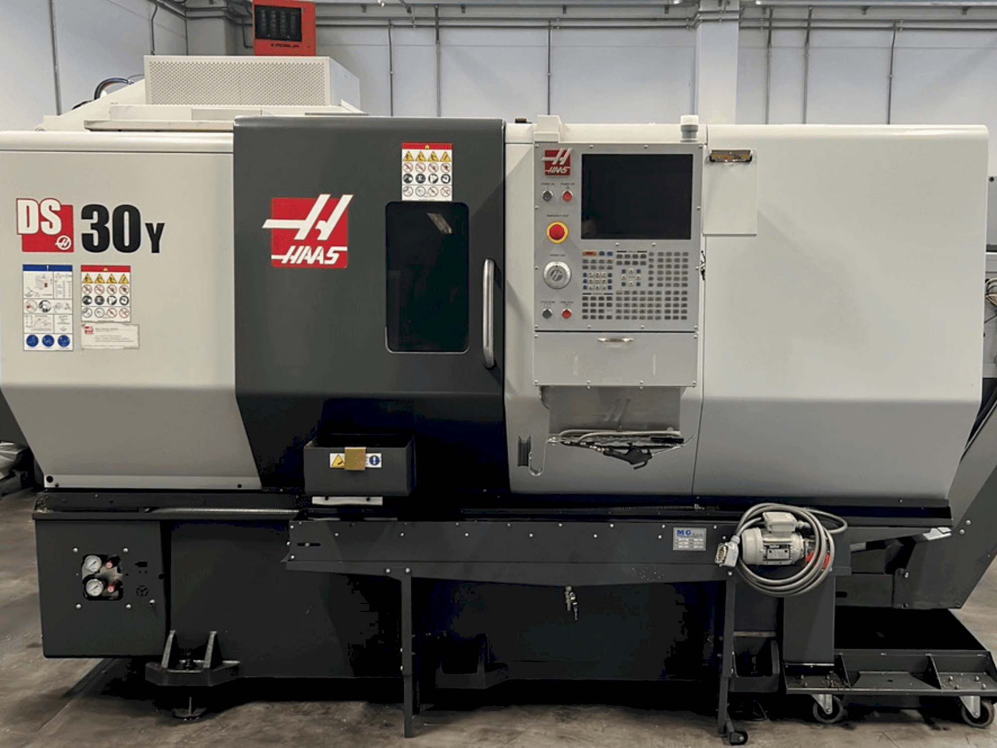 Vue de face de la machine HAAS DS30Y