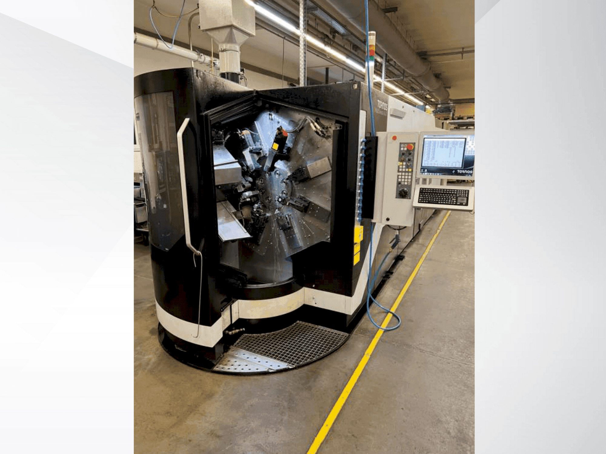 Vue de face de la machine Tornos MultiSwiss 8x26