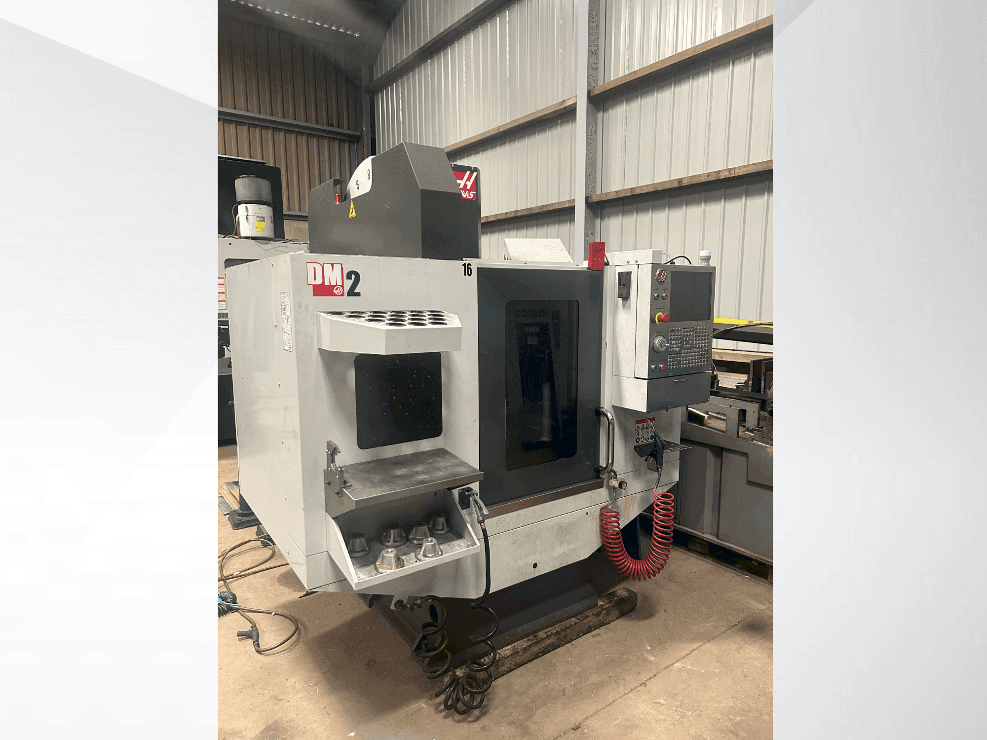 Vue de face de la machine HAAS DM-2