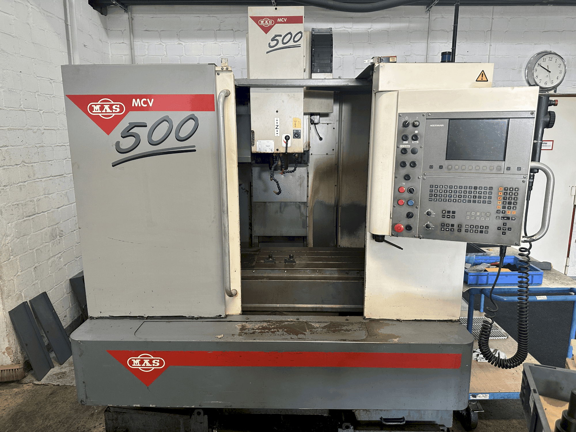 Vue de face de la machine KOVOSVIT MAS MCV 500
