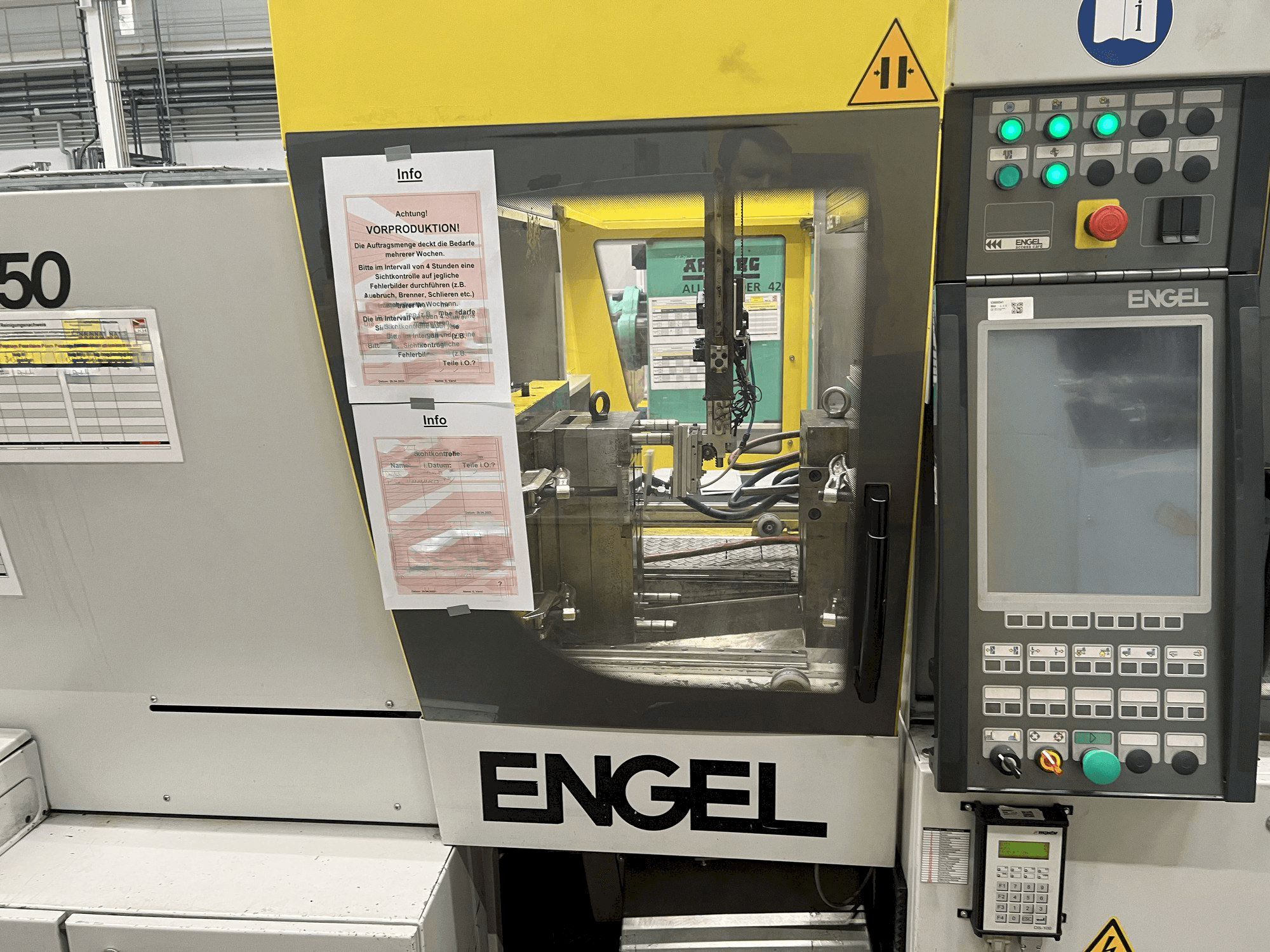 Vue de face de la machine Engel Victory 200/50