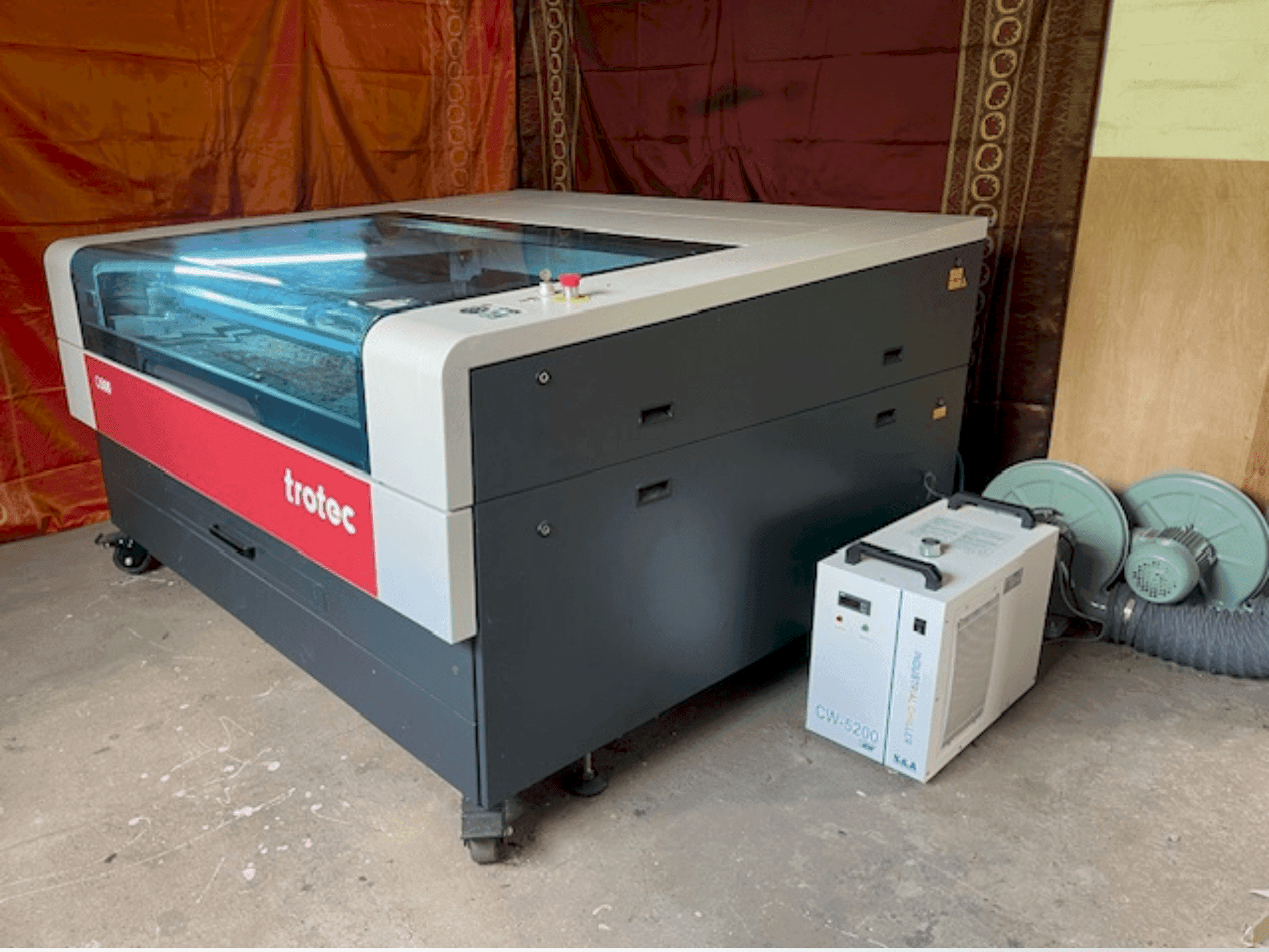 Vue de face de la machine Trotec Q500