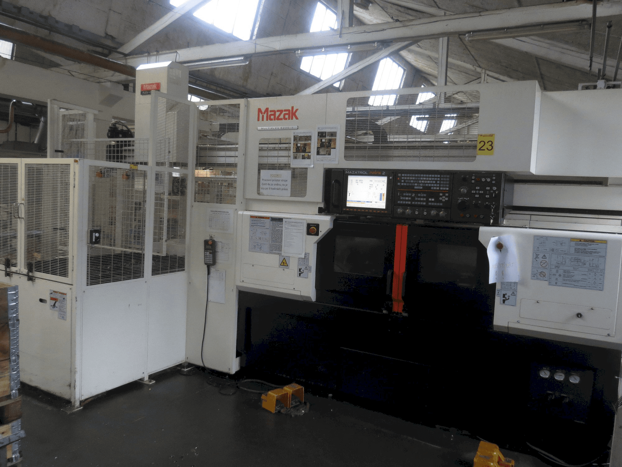 Vue de face de la machine Mazak Multiplex 6200-II