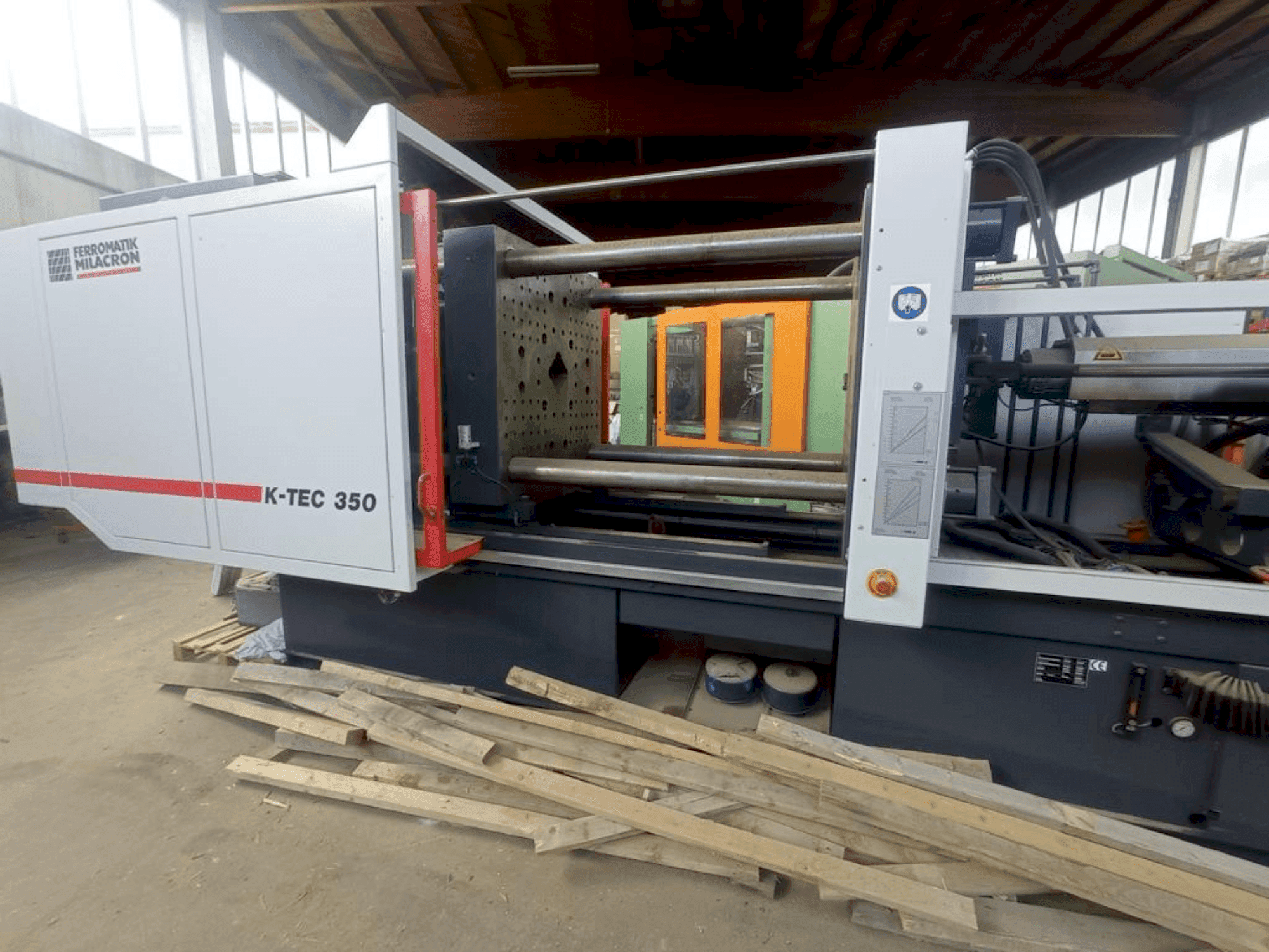 Vue de face de la machine FERROMATIK K-Tec 350 S/2F