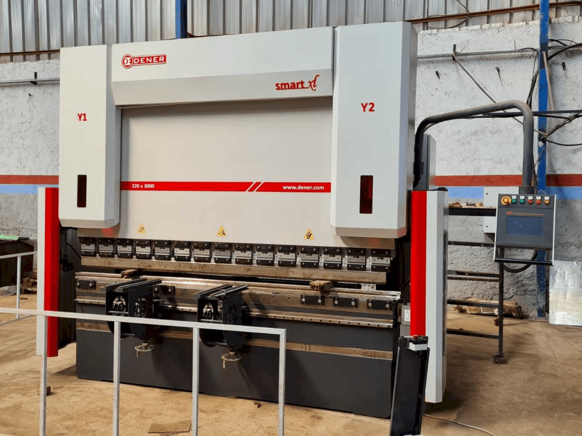 Vue de face de la machine DENER SX 30320