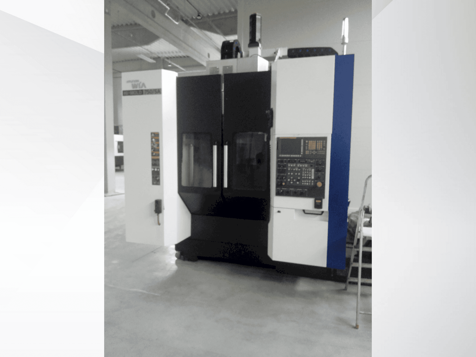 Vue de face de la machine Hyundai Wia HI-MOLD 750-5A