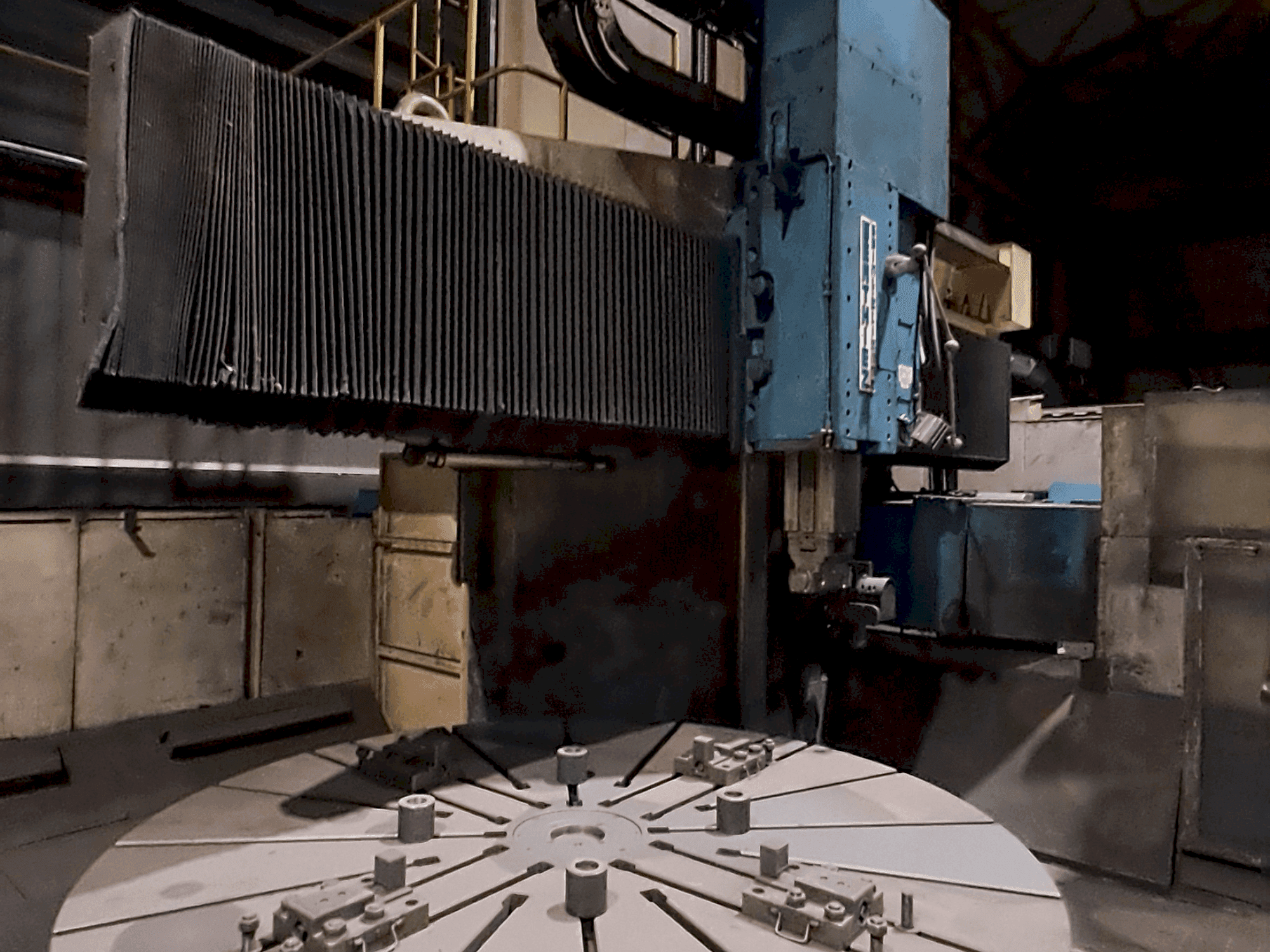 Vue de face de la machine Berthiez TMM 200 (1980)