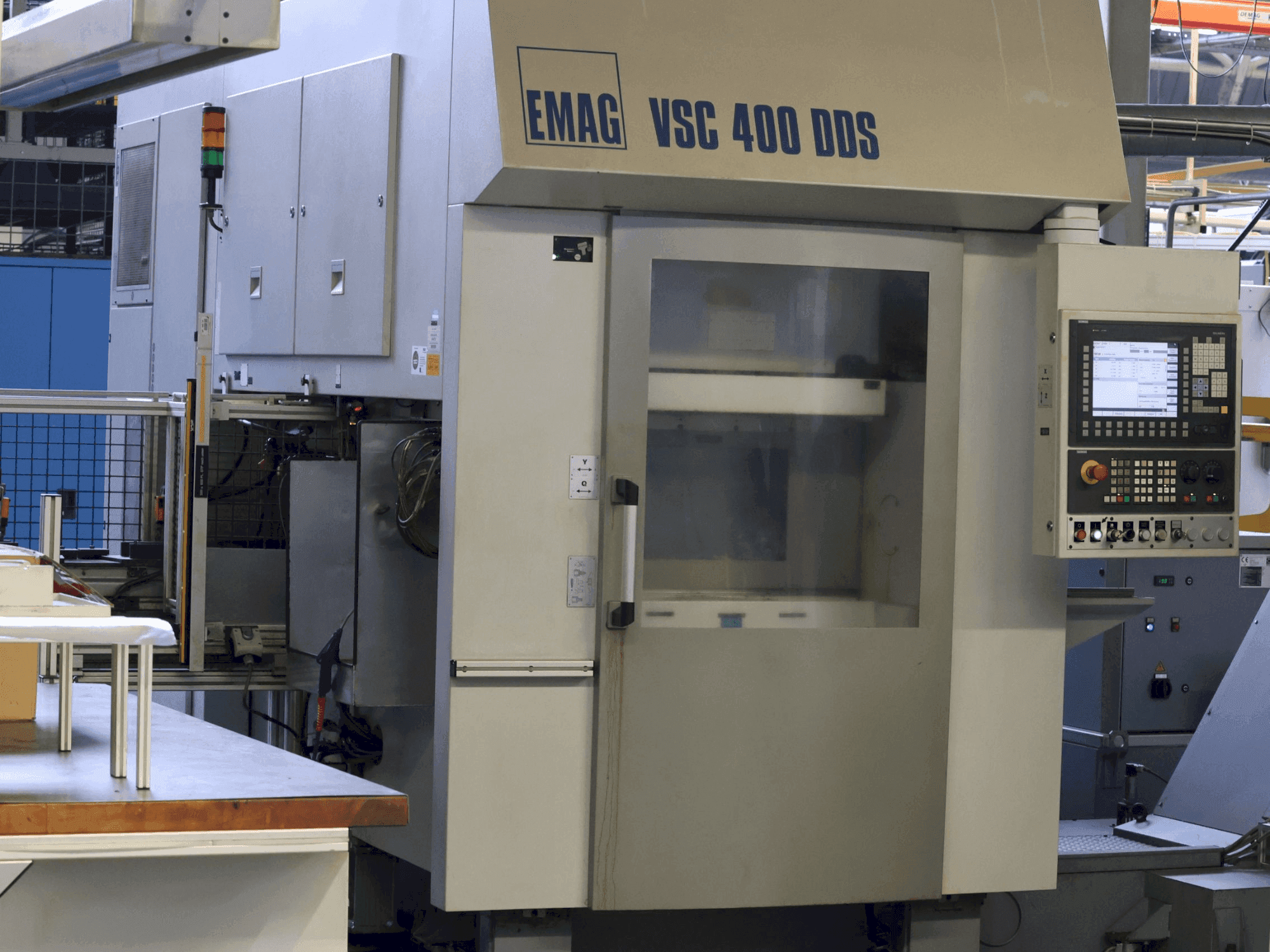 Vue de face de la machine EMAG VSC DDS