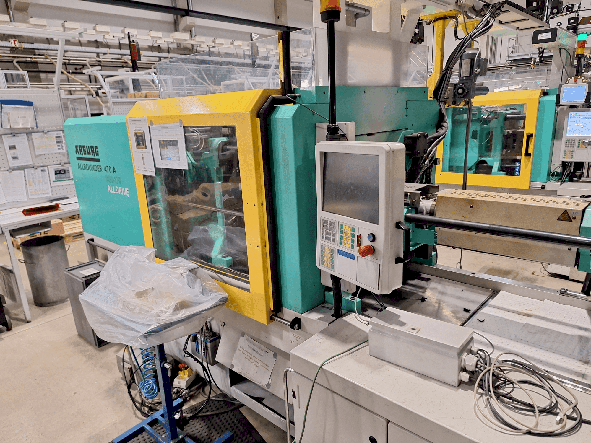 Vue de face de la machine Arburg 470 A 800-170