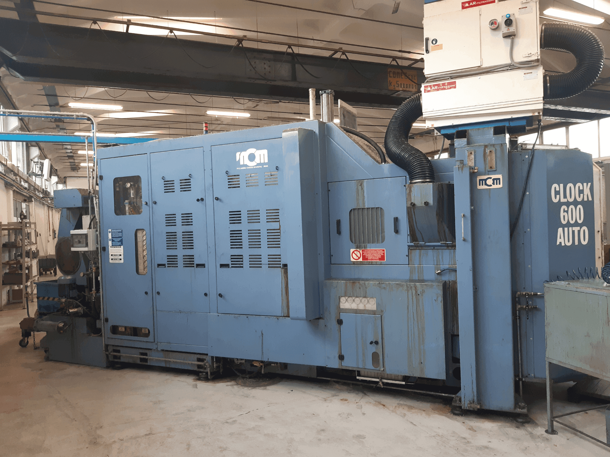 Vue de face de la machine MCM Clock 600 Auto