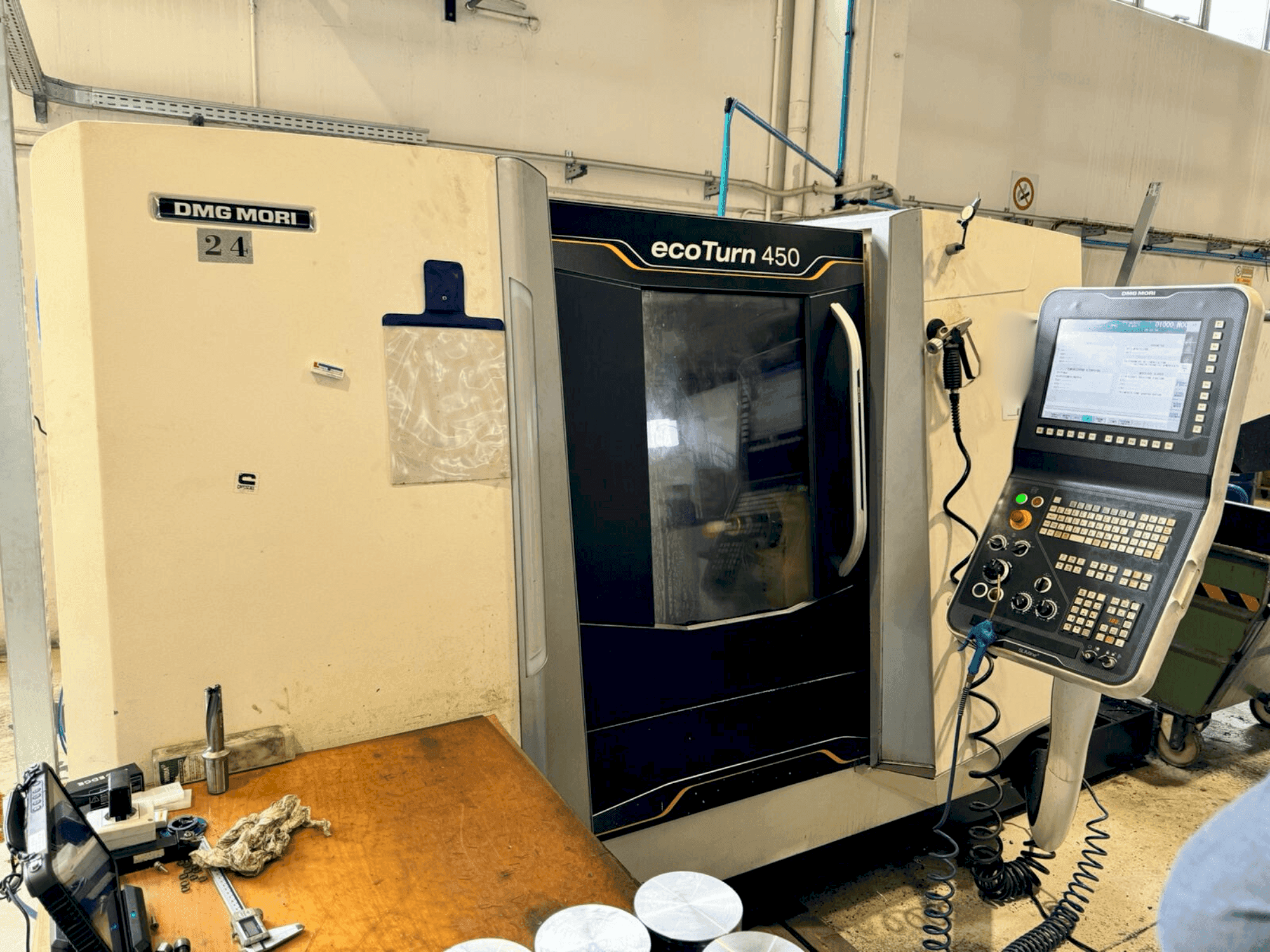 Vue de face de la machine DMG MORI EcoTurn 450 V3