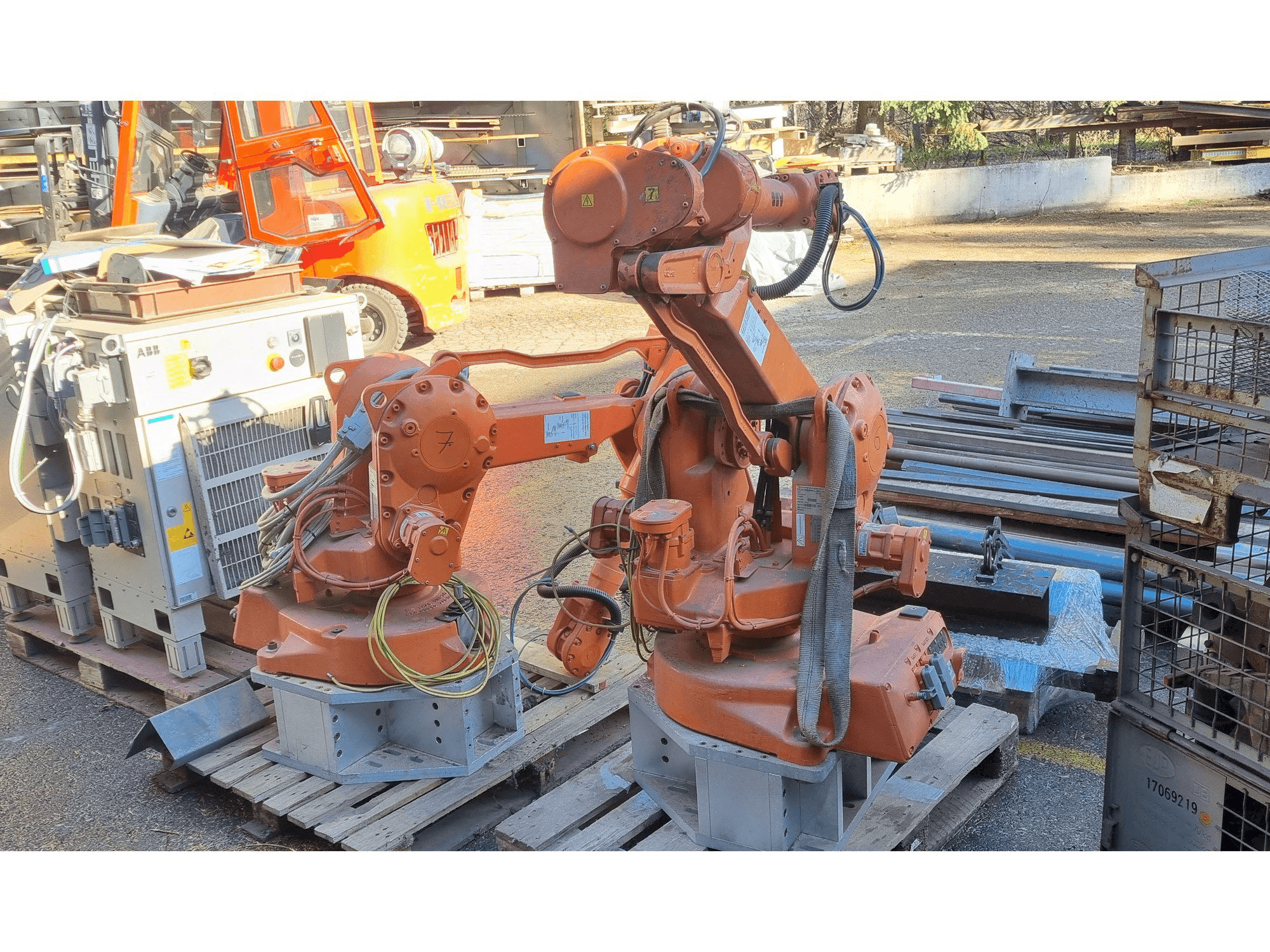 Vue de face de la machine ABB IRB2400 M2000