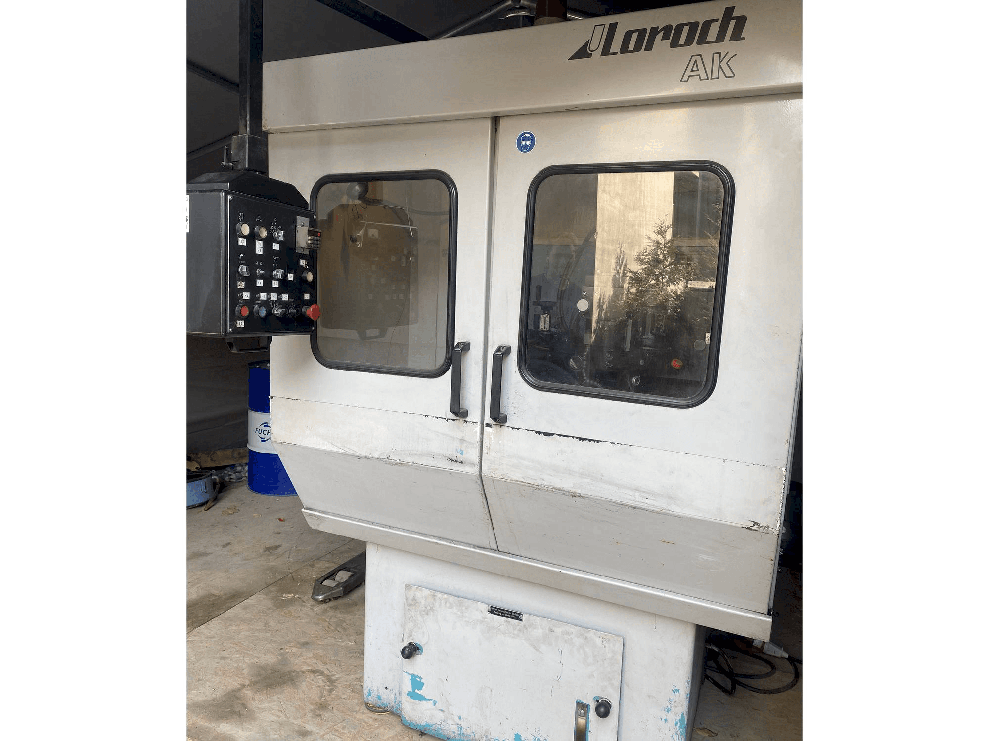 Vue de face de la machine Loroch AK