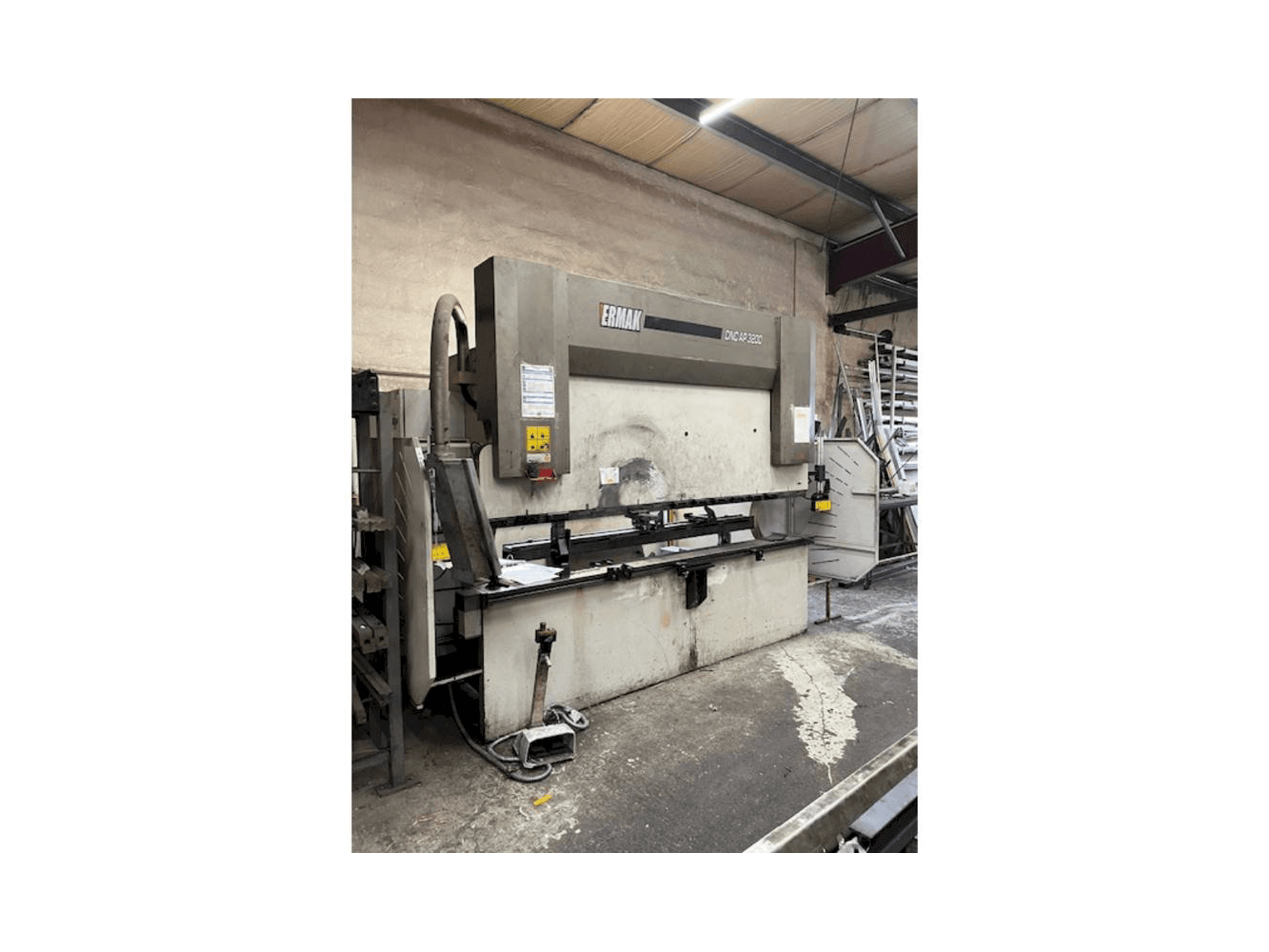 Vue de face de la machine ERMAK Cnc ap