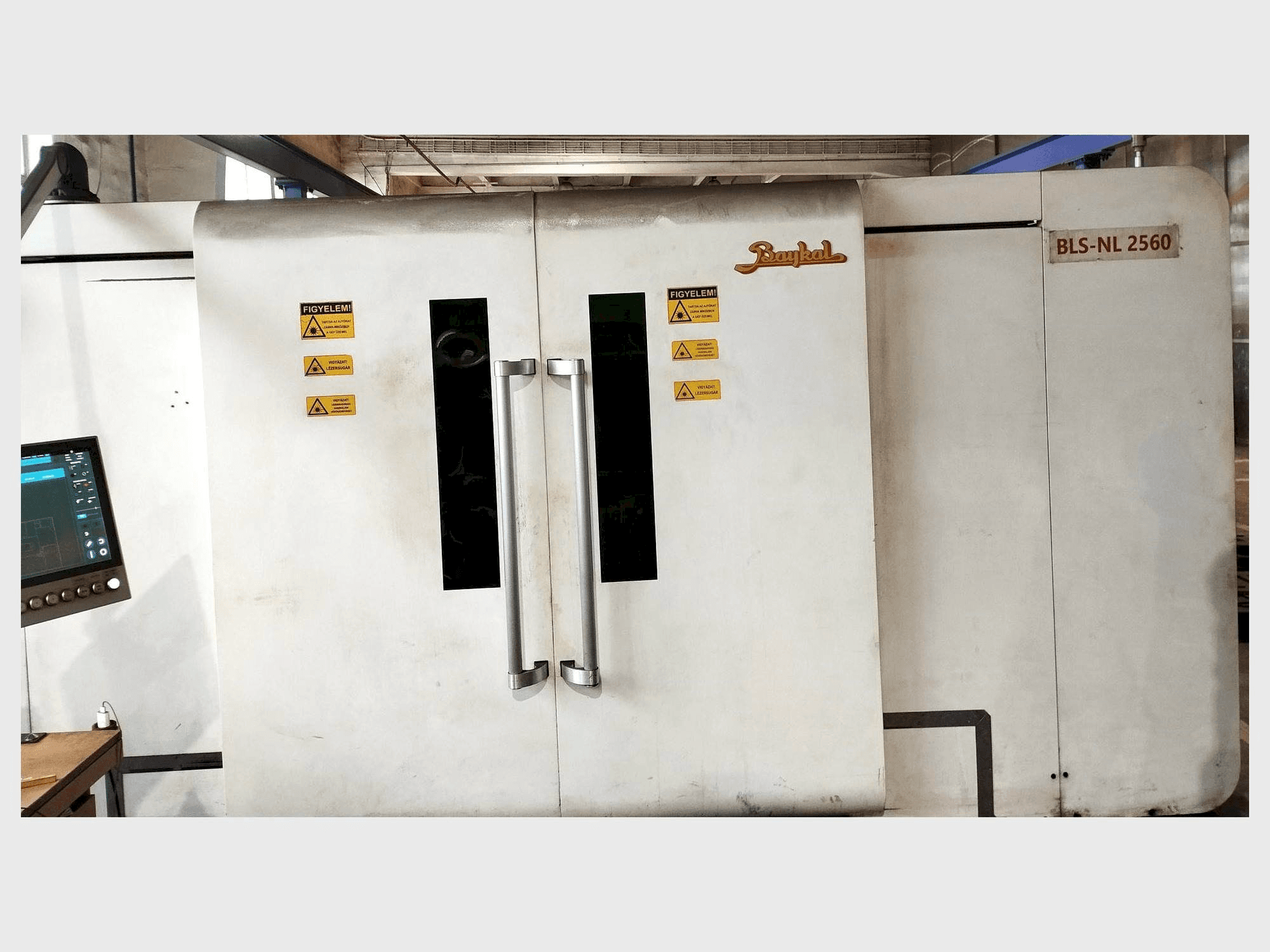 Vue de face de la machine Baykal BLS-NL 2060 4kW Fiber