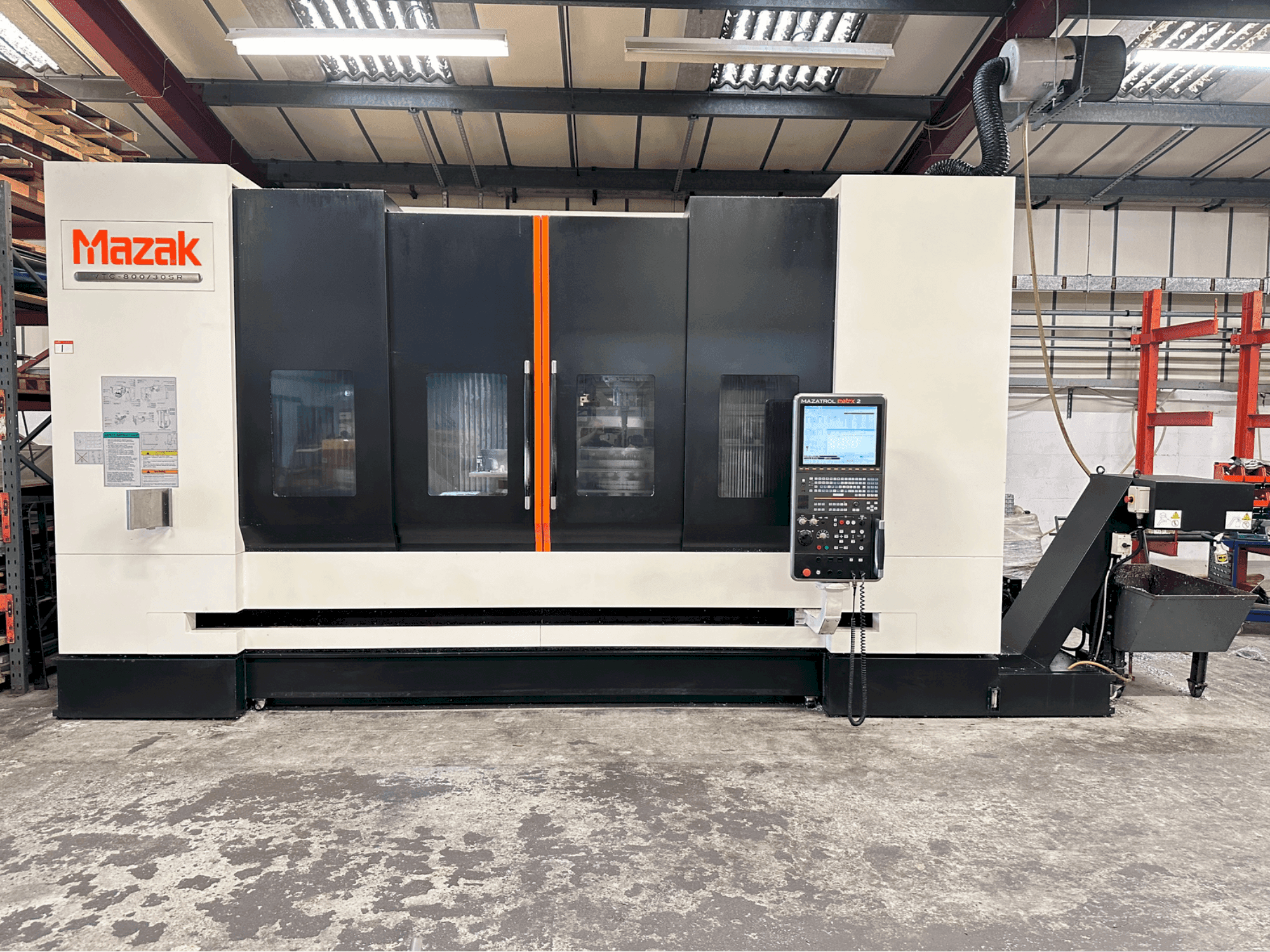 Vue de face de la machine Mazak VTC-800/30SR