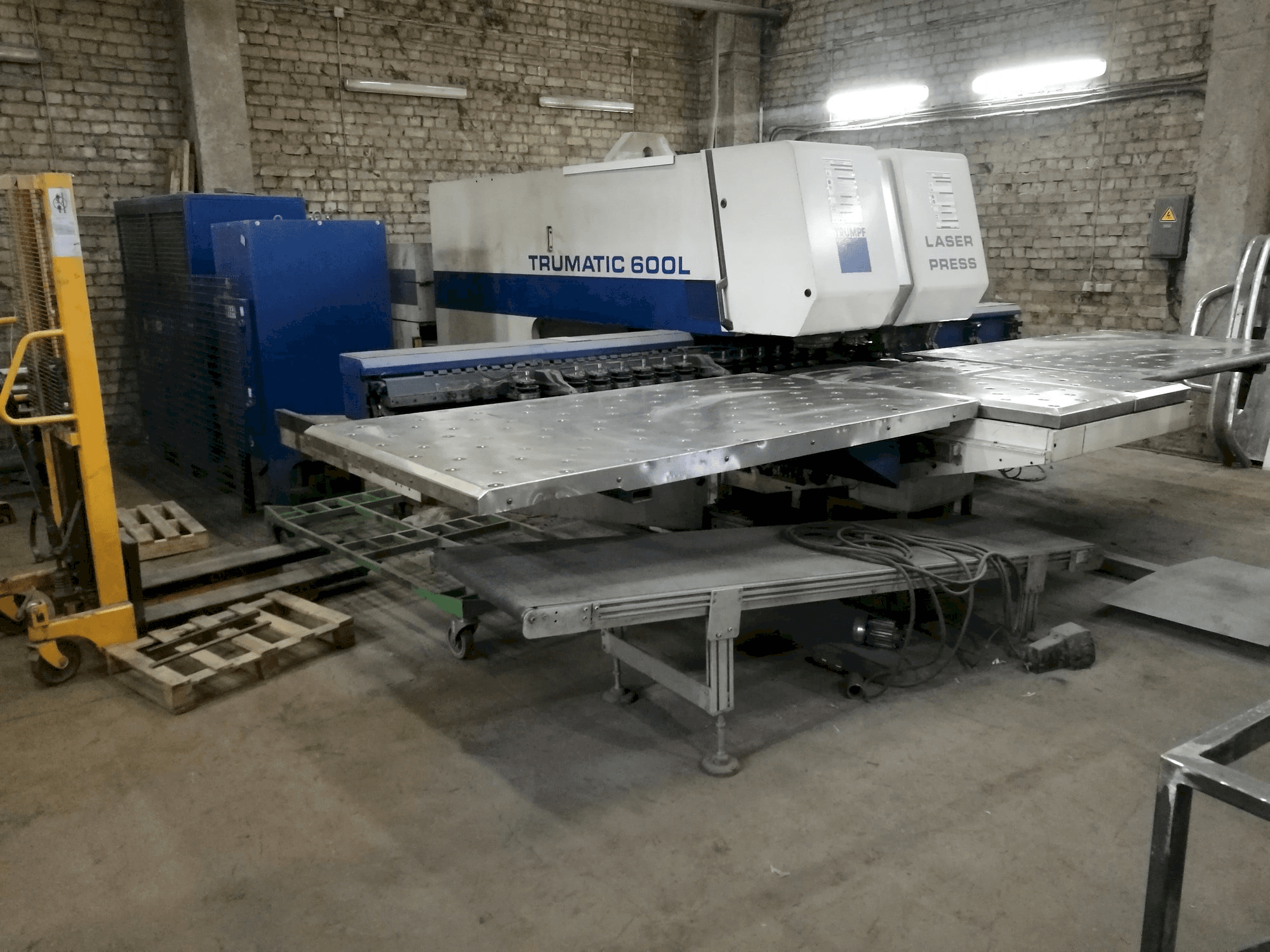 Front view of Trumpf Trumatic 600L machine