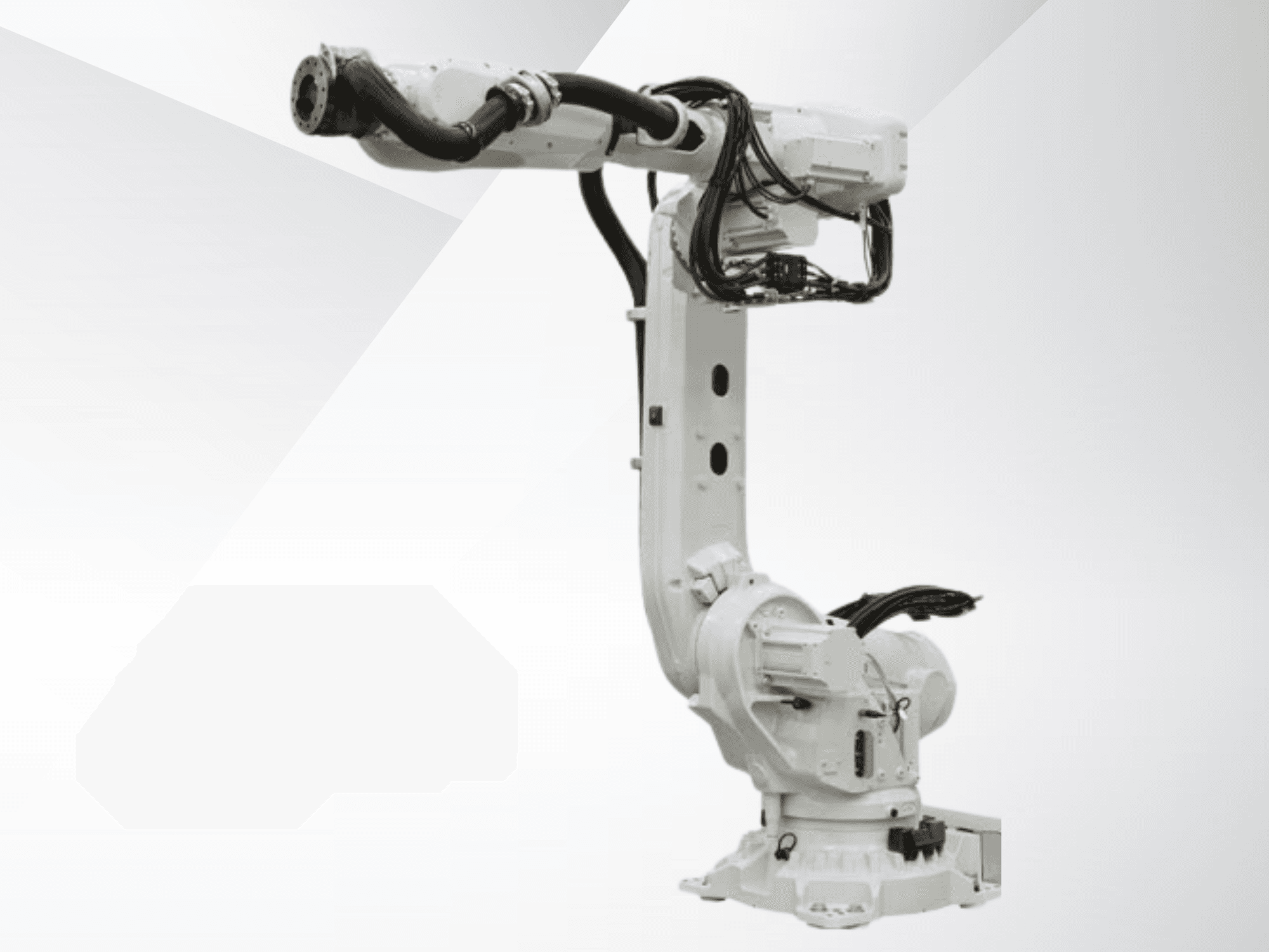 Vue de face du bras robotisé ABB IRB 6700-245/3.00, présentant un design épuré de couleur blanche, avec ses câbles et ses moteurs intégrés.