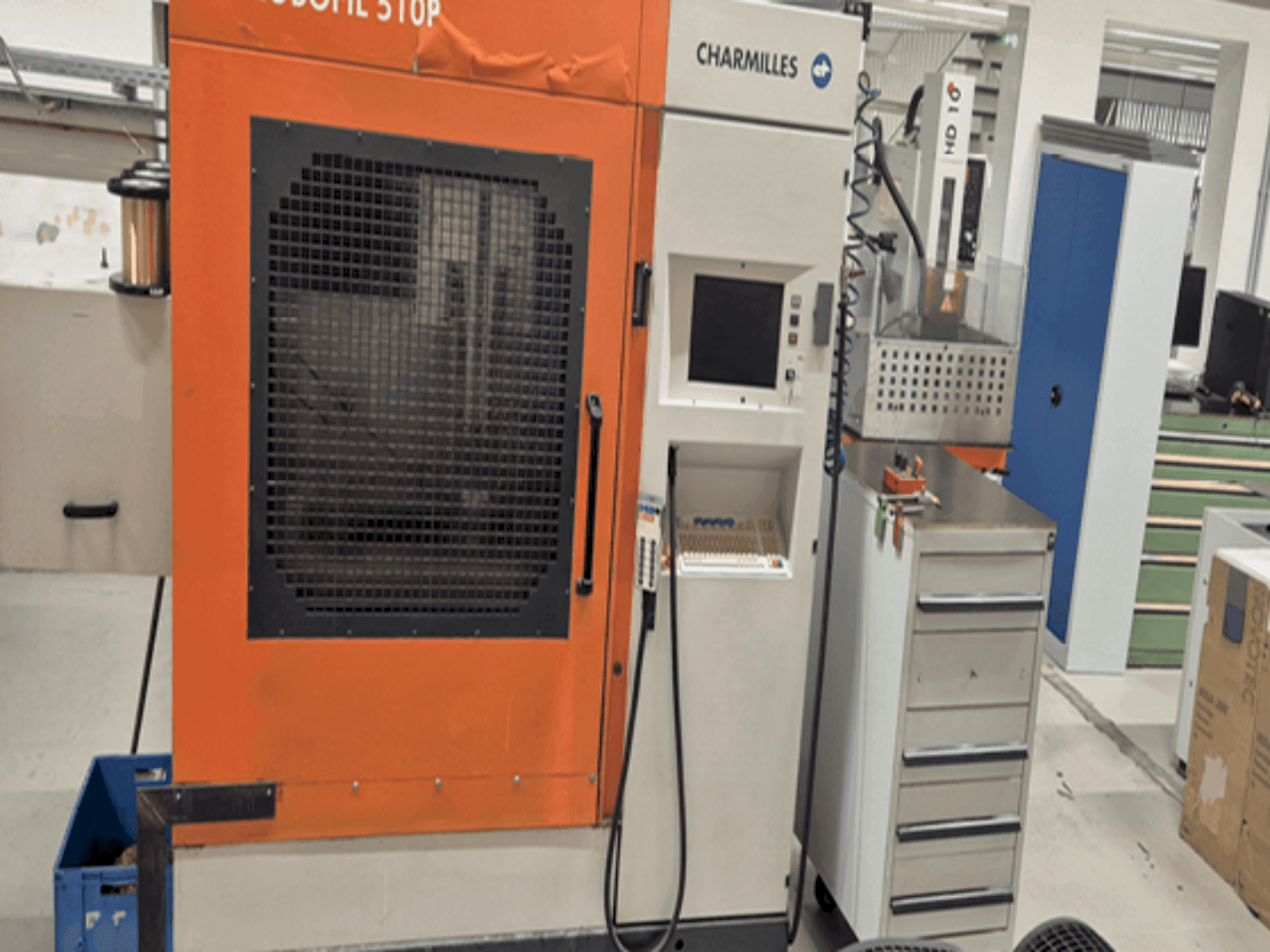 Vue de face de la machine CHARMILLES Robofil 51