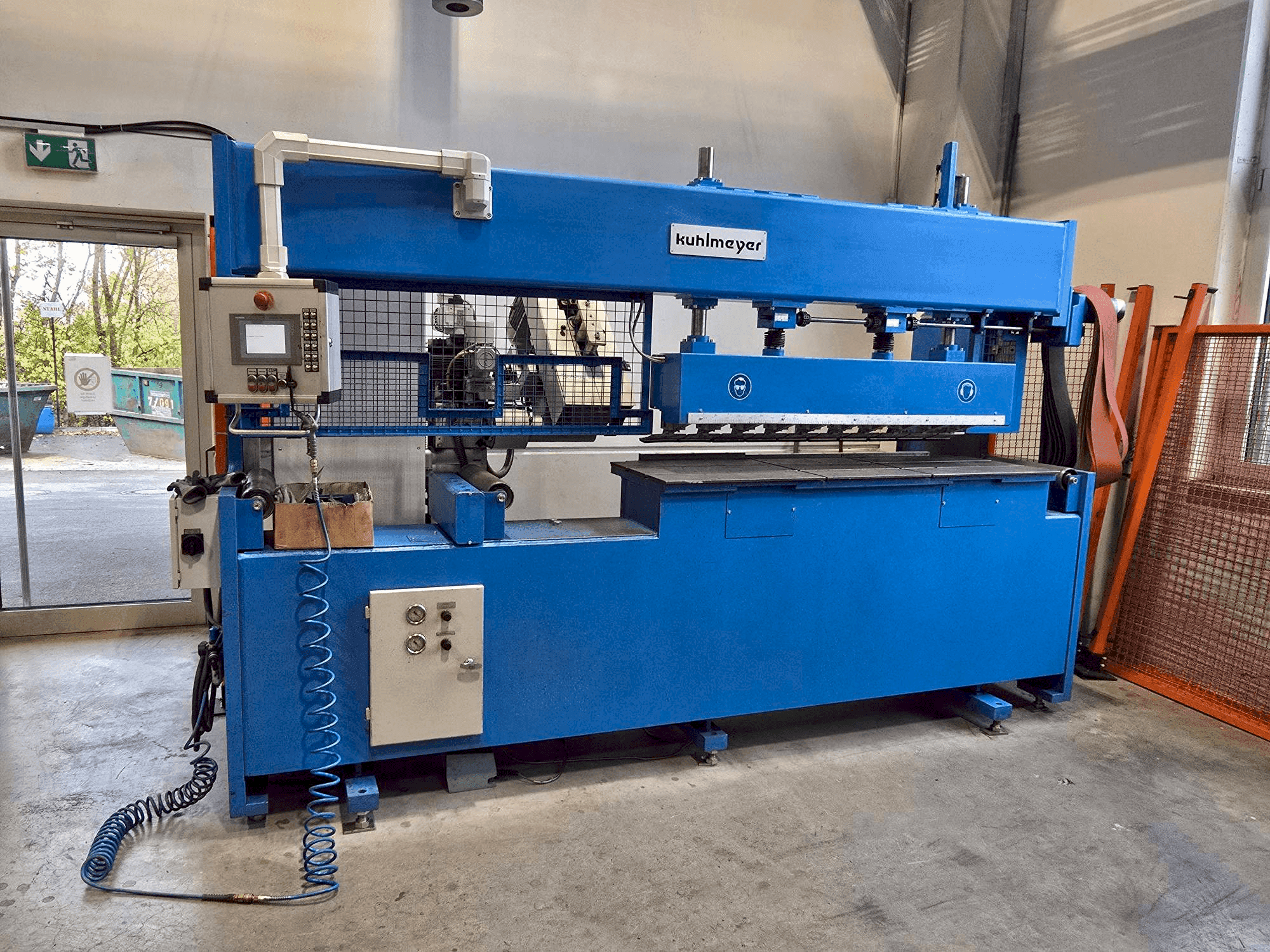 Vue de face de la machine KUHLMEYER Fasen Fix 4.1-1500