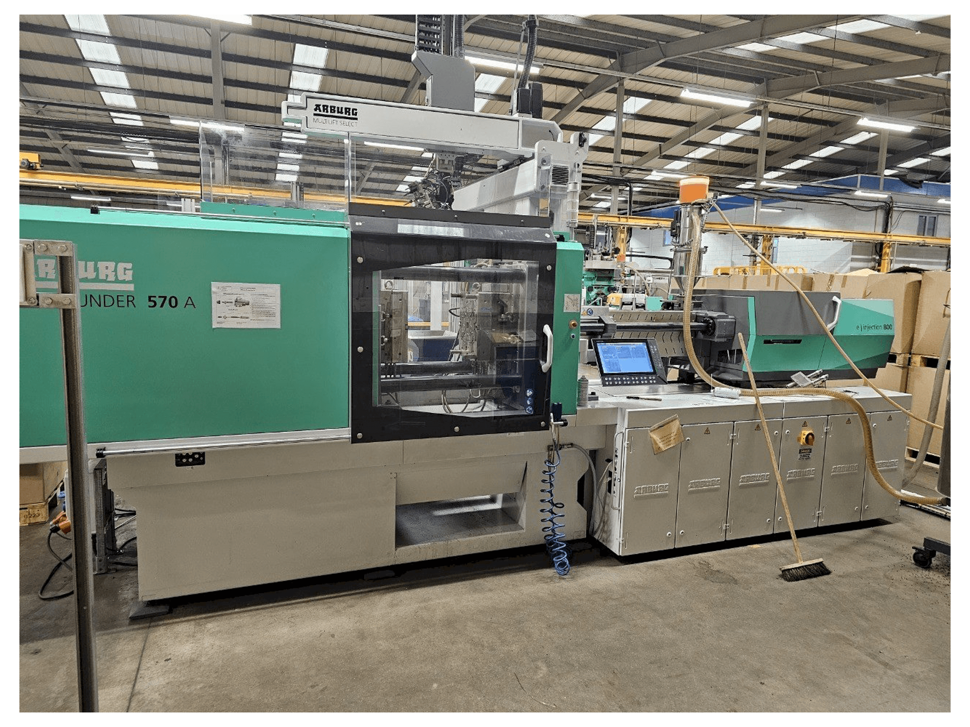 Vue de face de la machine Arburg Allrounder 570 A 2000-800