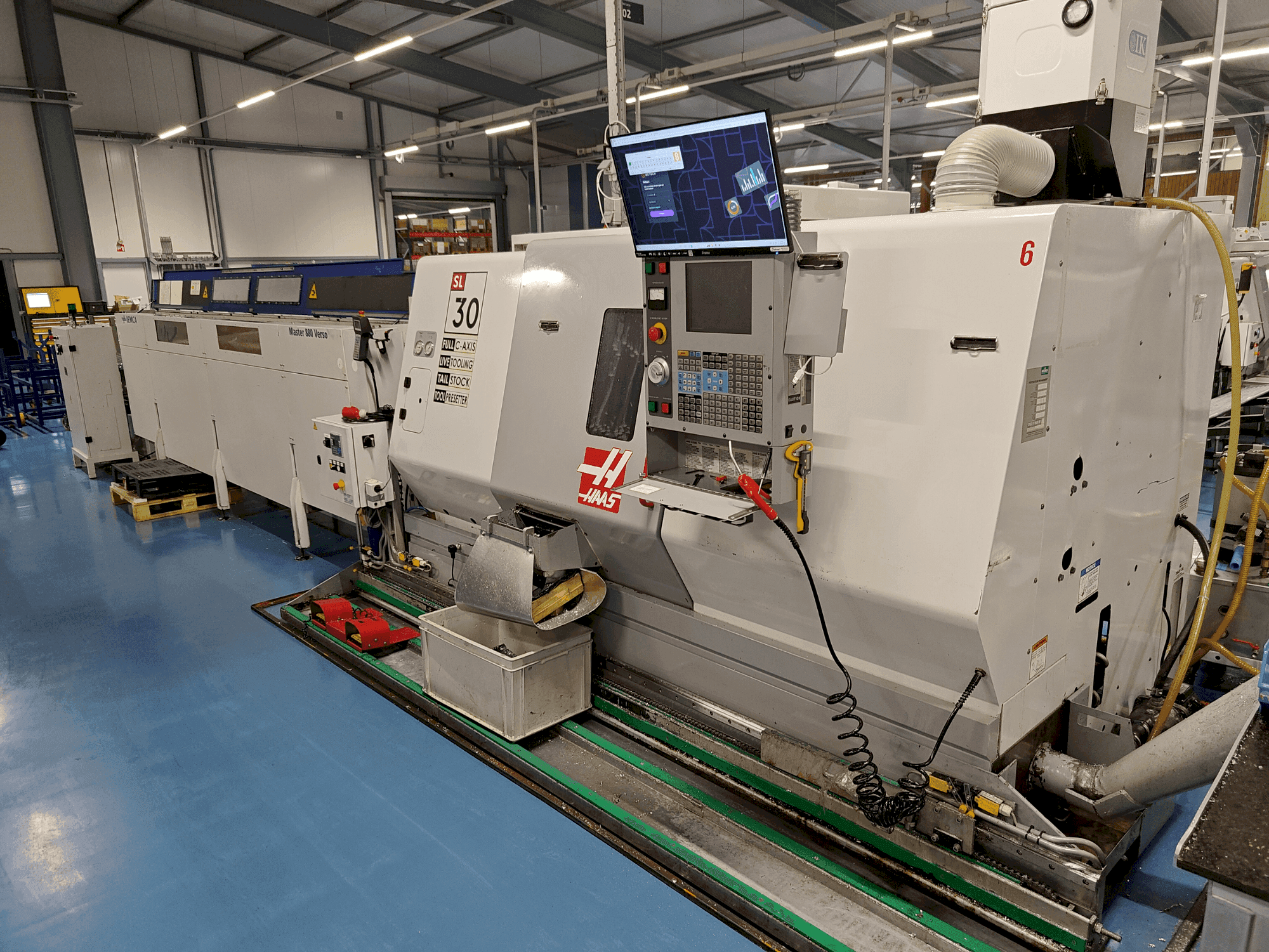 Vue de face de la machine HAAS SL-30TCE (2004)